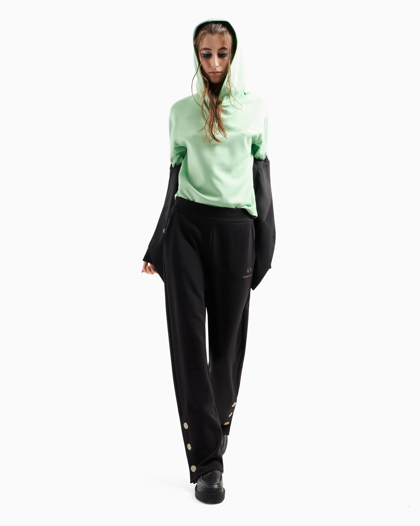 Pantalón ancho con detalles dorados Diapositiva 3