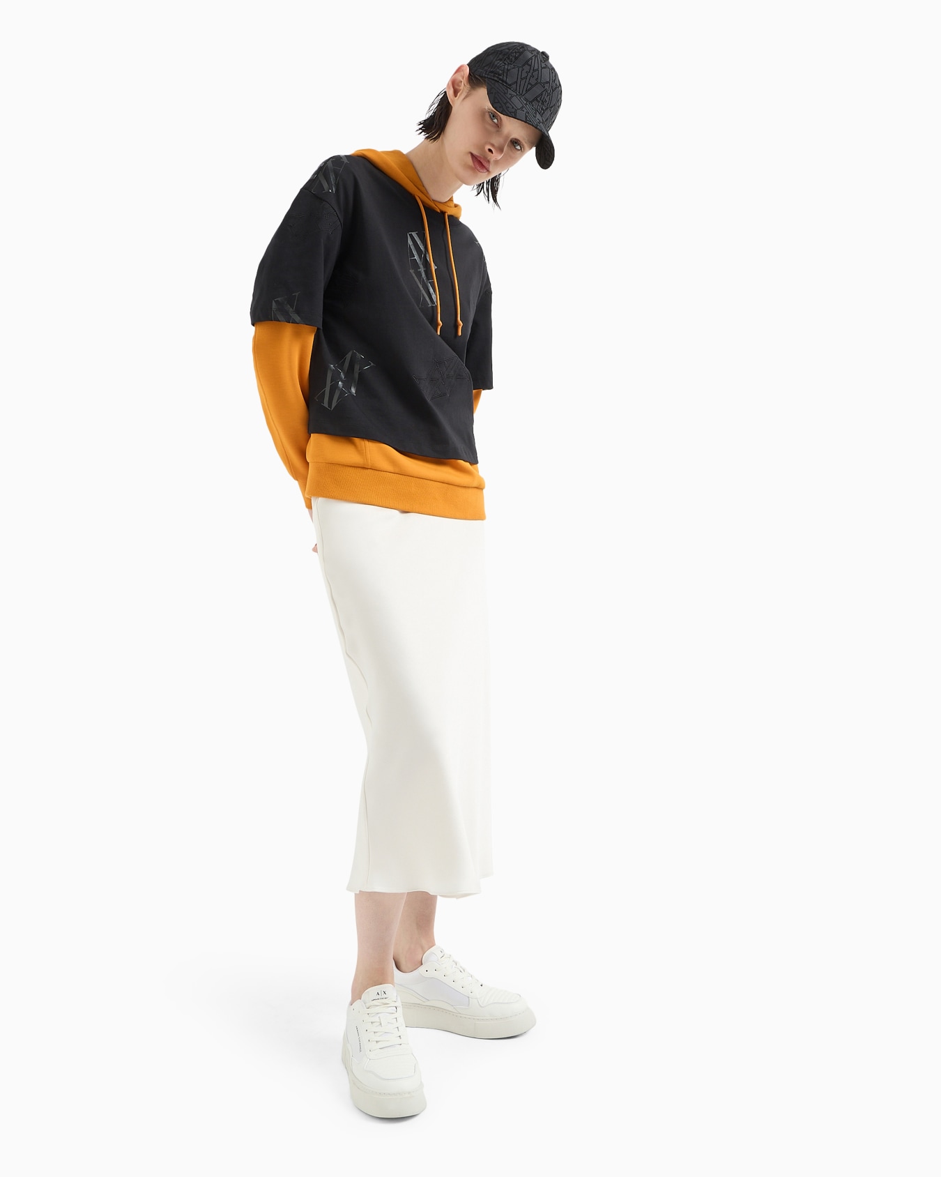 Cropped T-shirt with monogram logo in ASV cotton Slide 3