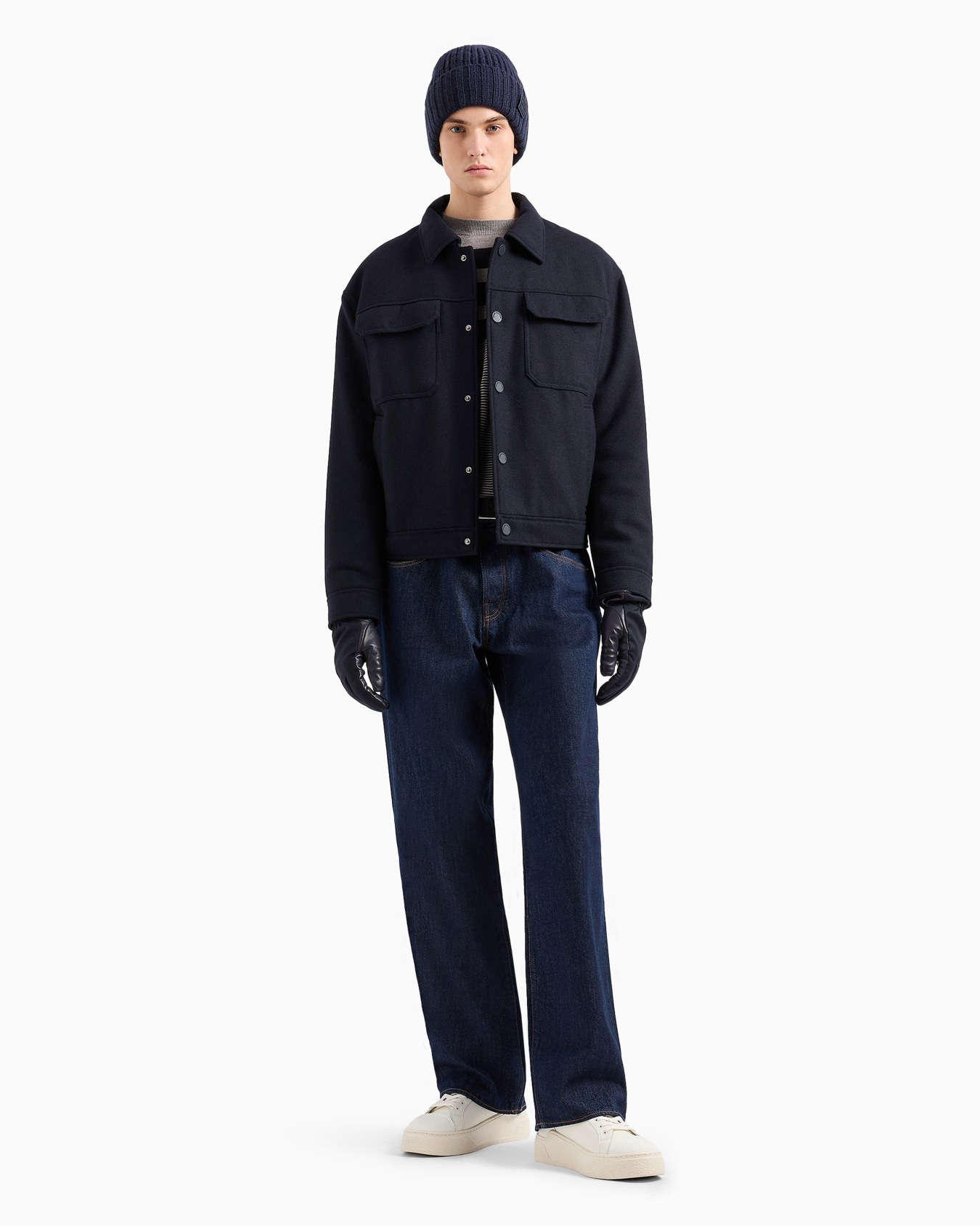 Short cloth caban with pockets Slide 3