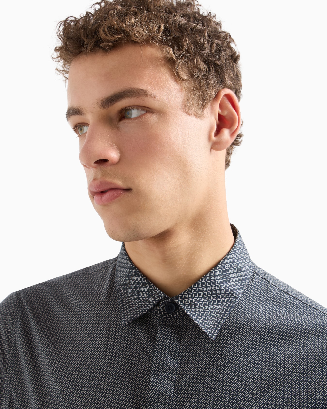 Slim fit shirt with short patterned sleeves Slide 5
