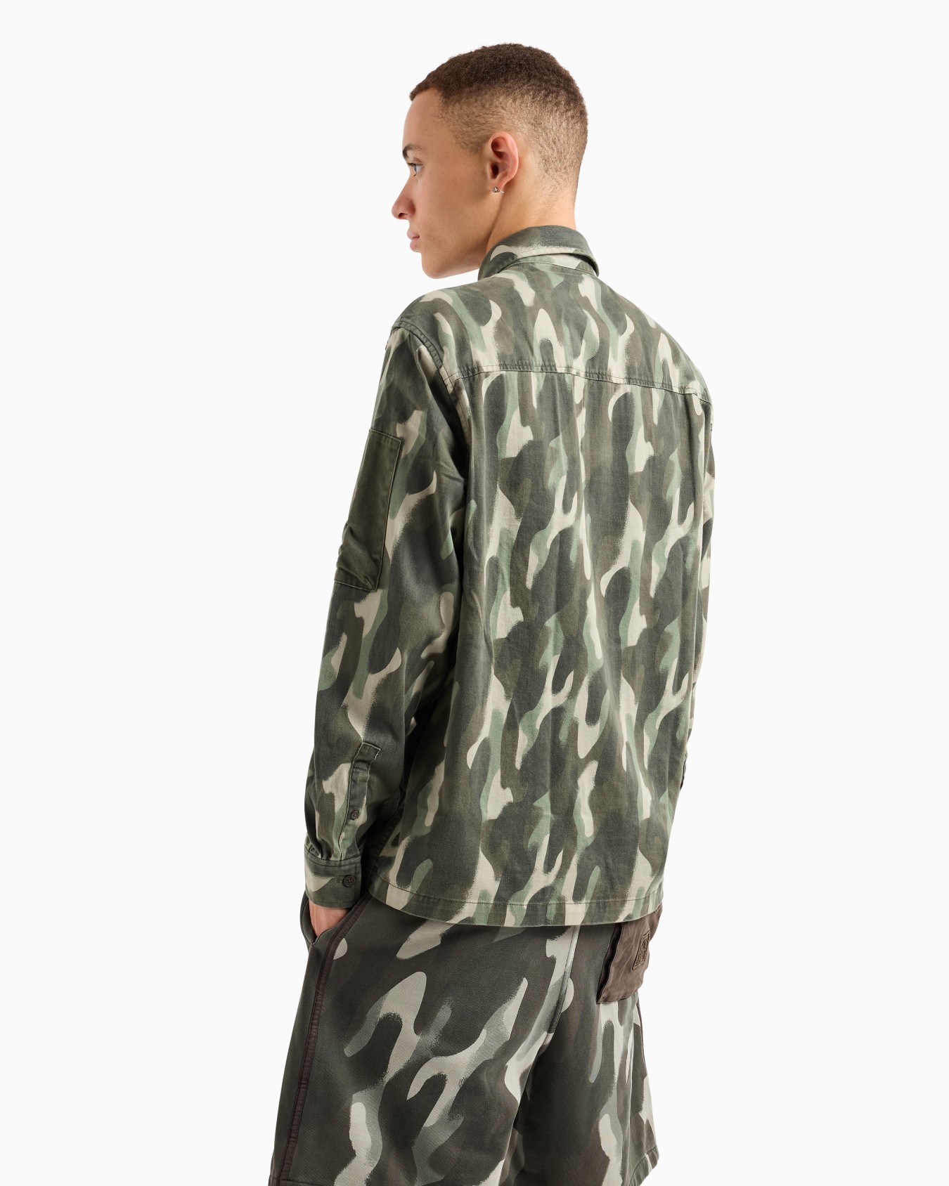 Boxy fit shirt in camouflage fabric Slide 2