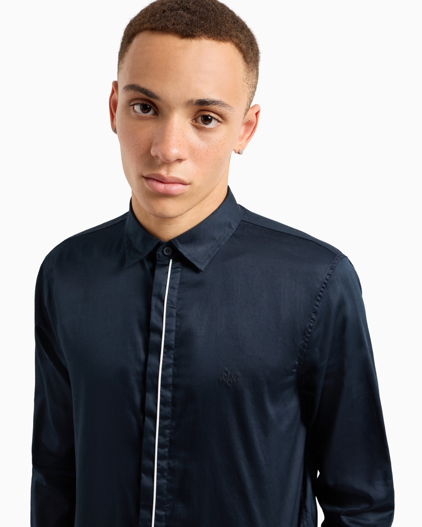 Camisa regular fit de satén de algodón con ribetes Diapositiva 4
