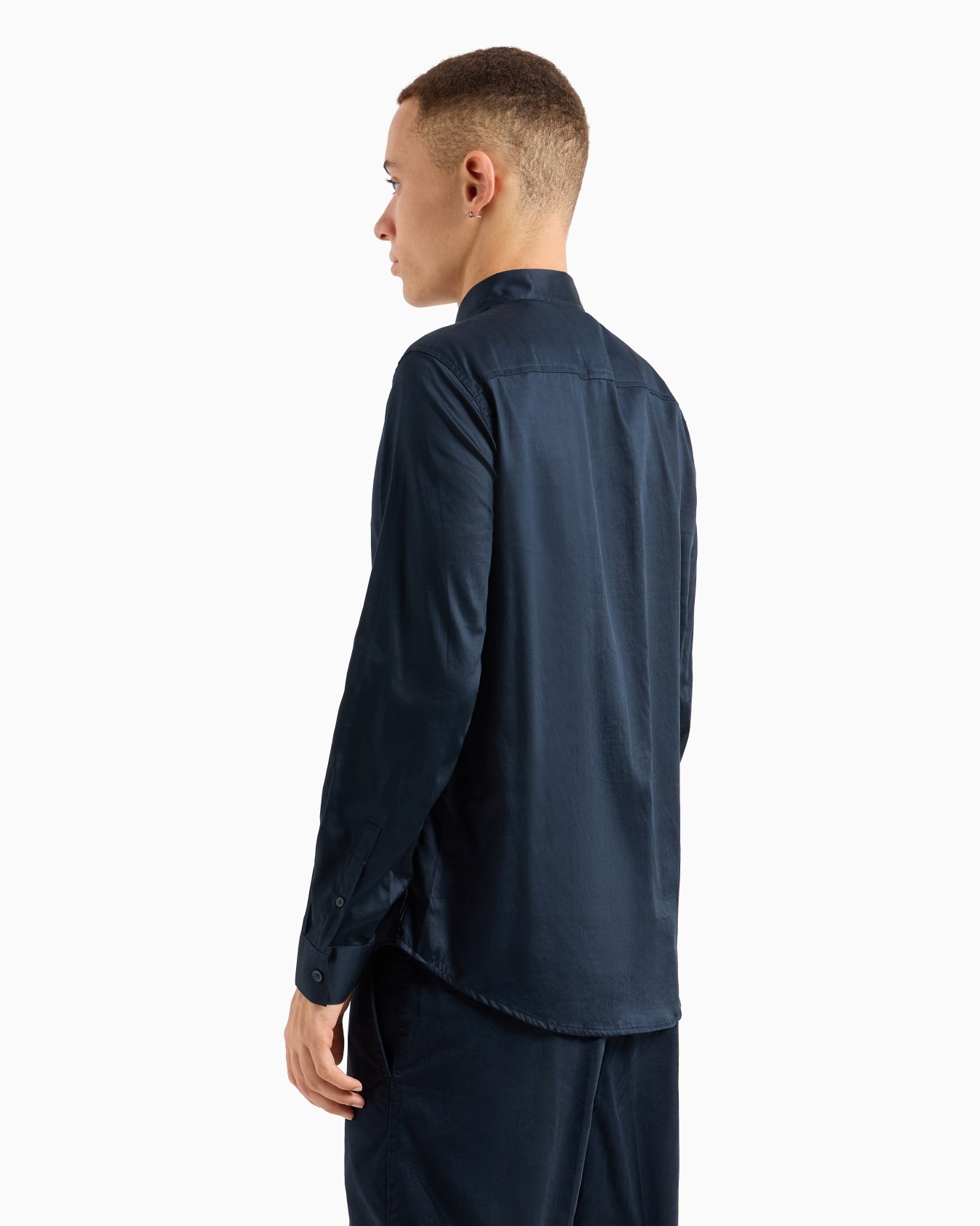 Camisa regular fit de satén de algodón con ribetes Diapositiva 2
