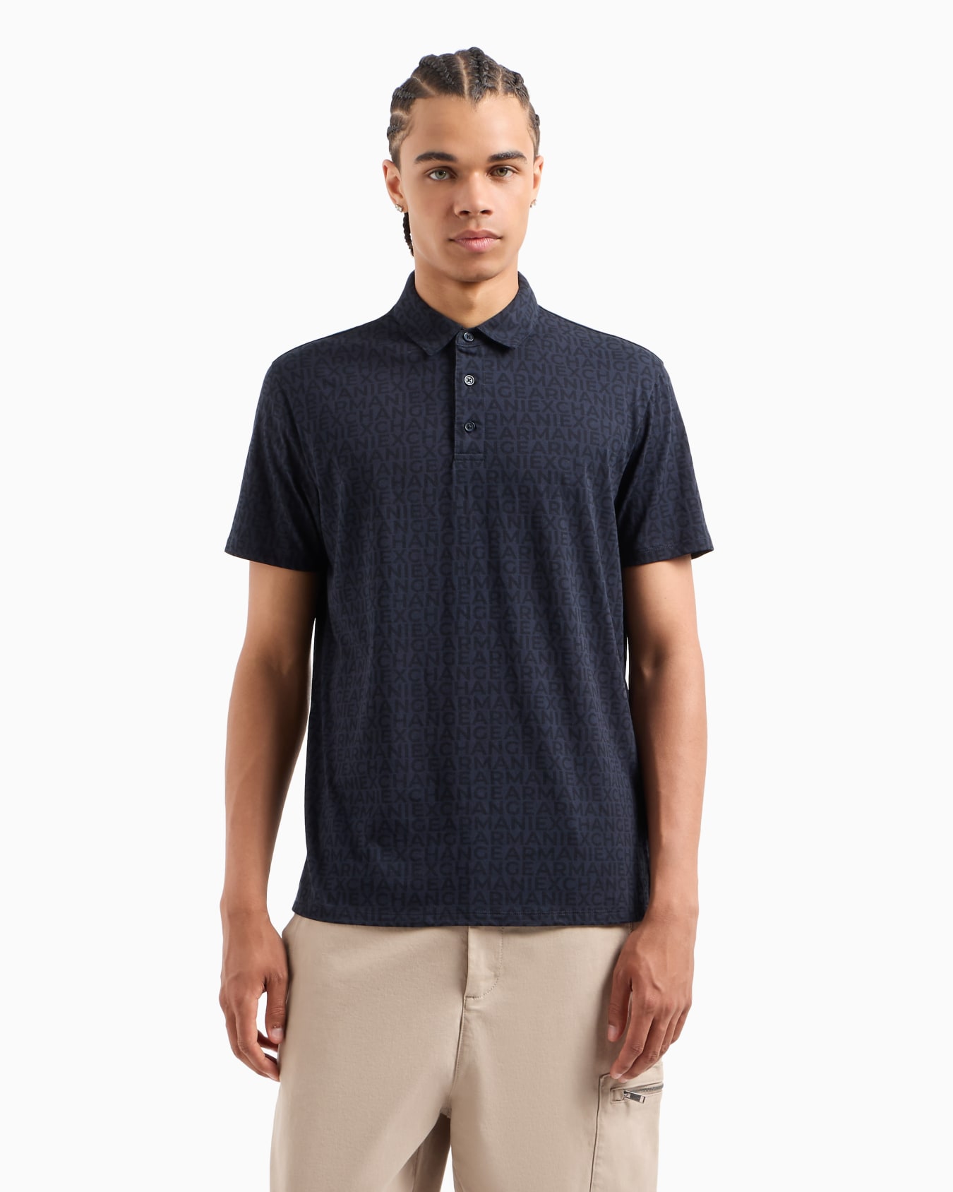 Polo de algodón de corte regular con logo por toda la prenda Diapositiva 1