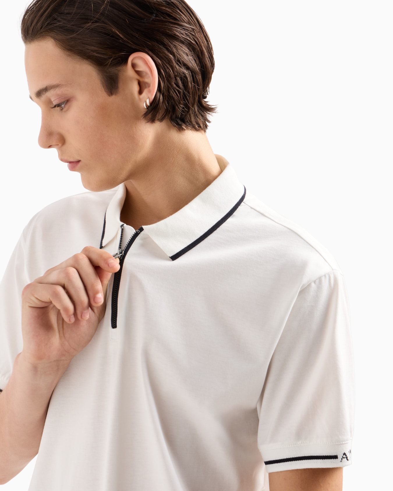Polo regular fit con cremallera y perfiles en contraste en algodón  Diapositiva 4