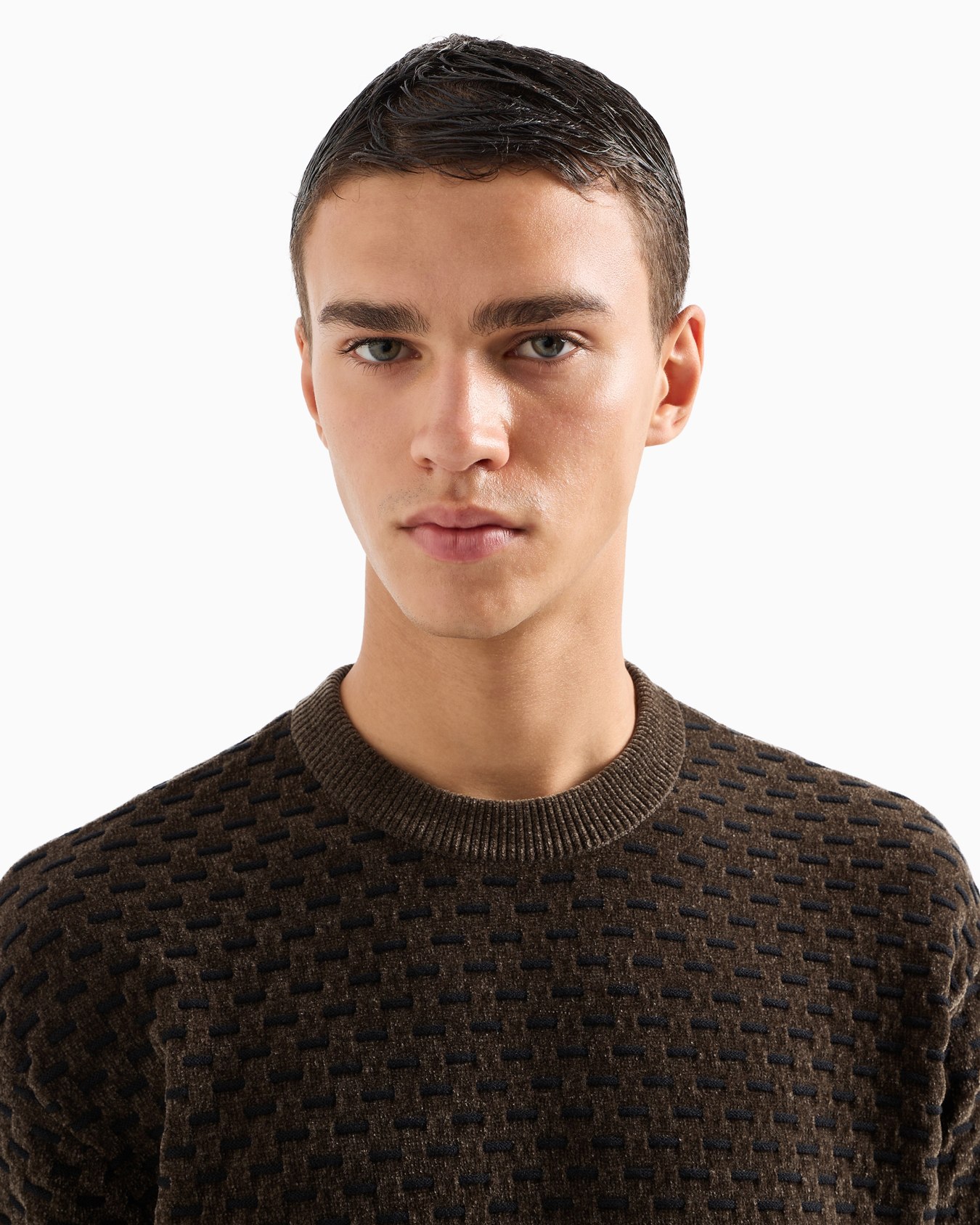 Crewneck sweater with embossed workmanship Slide 4