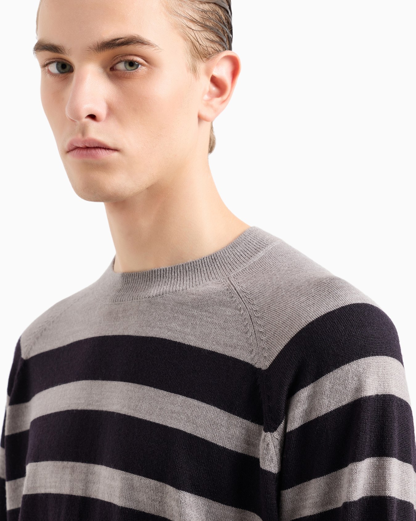 Irregular striped crew neck sweater Slide 4