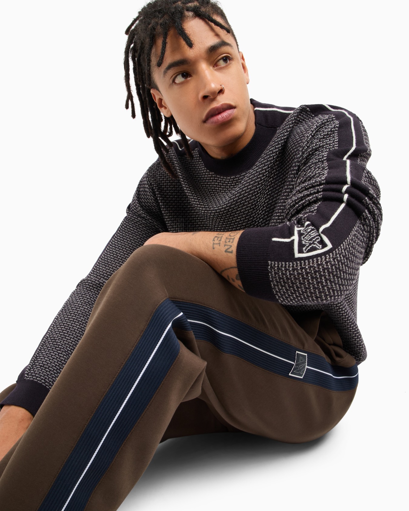 Crewneck sweater in wool blend with bands on the sleeves Slide 4