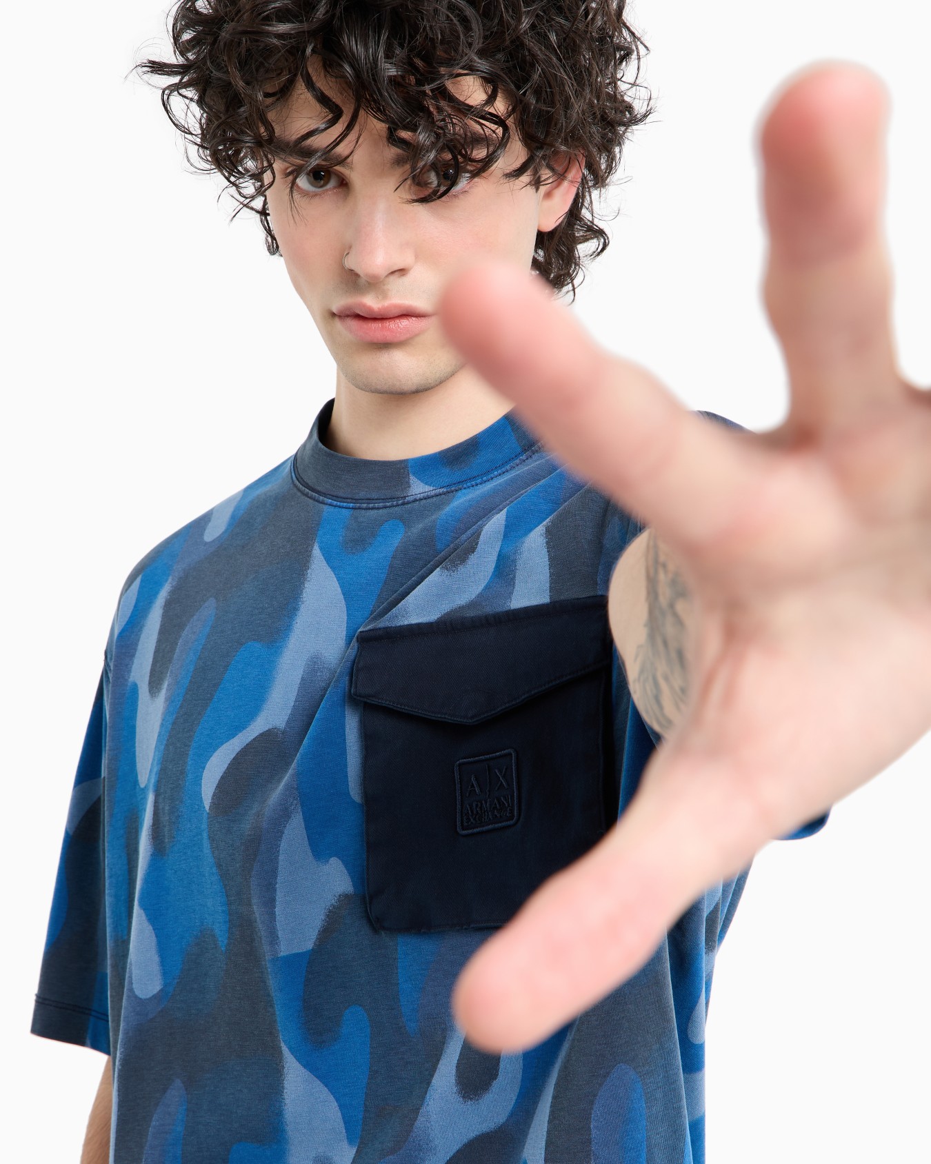 Relaxed fit camouflage T-shirt with logo pocket Slide 4