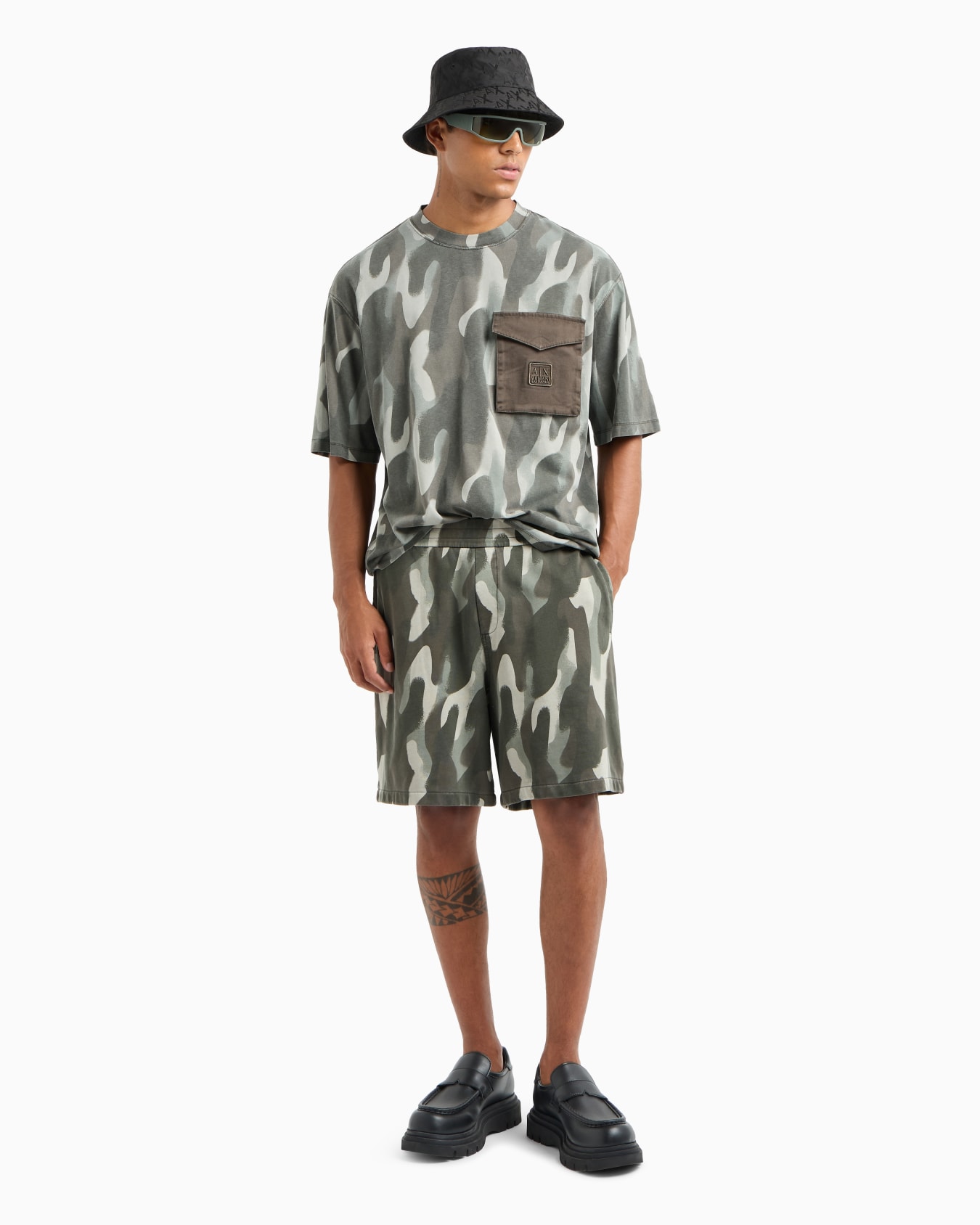 Relaxed fit camouflage T-shirt with logo pocket Slide 3