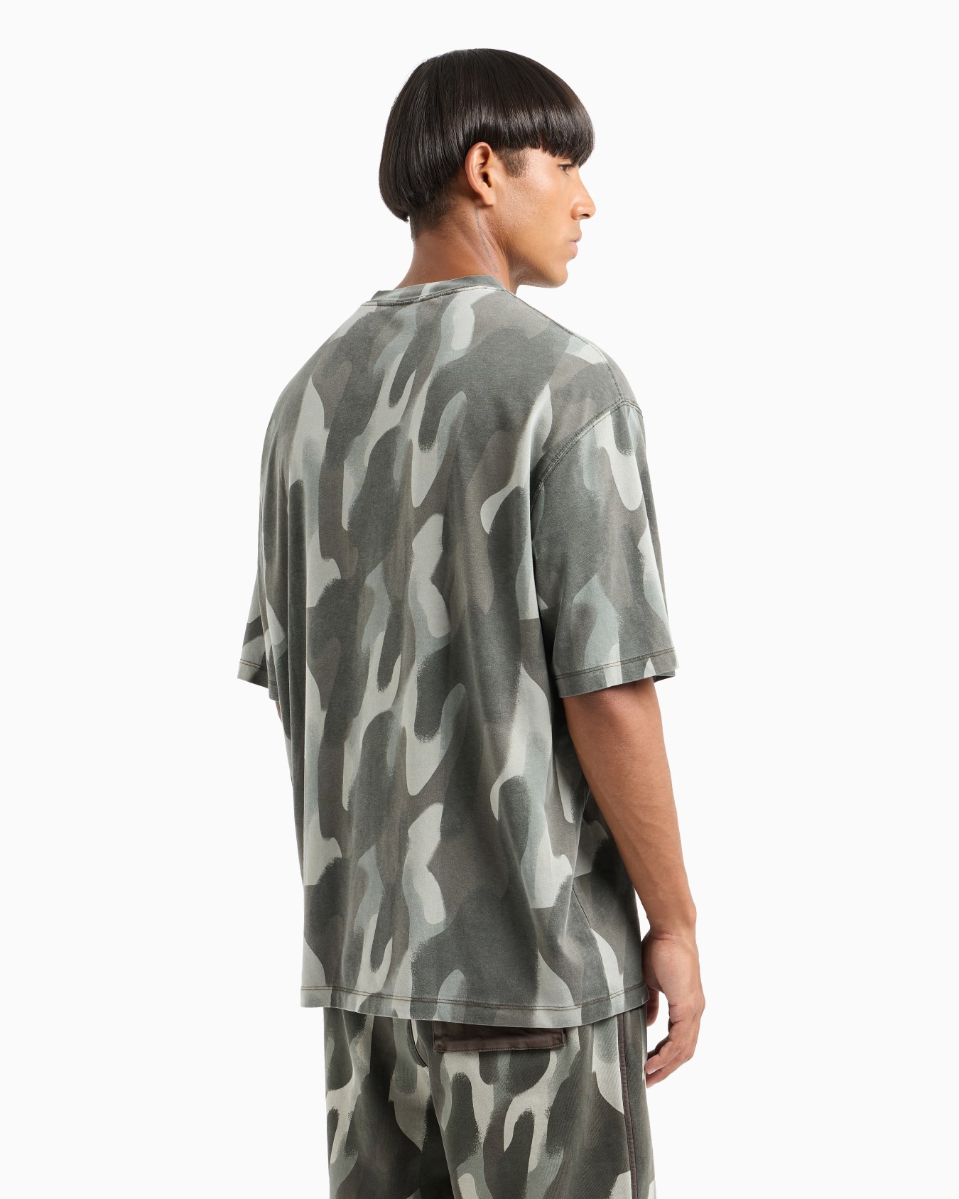Relaxed fit camouflage T-shirt with logo pocket Slide 2