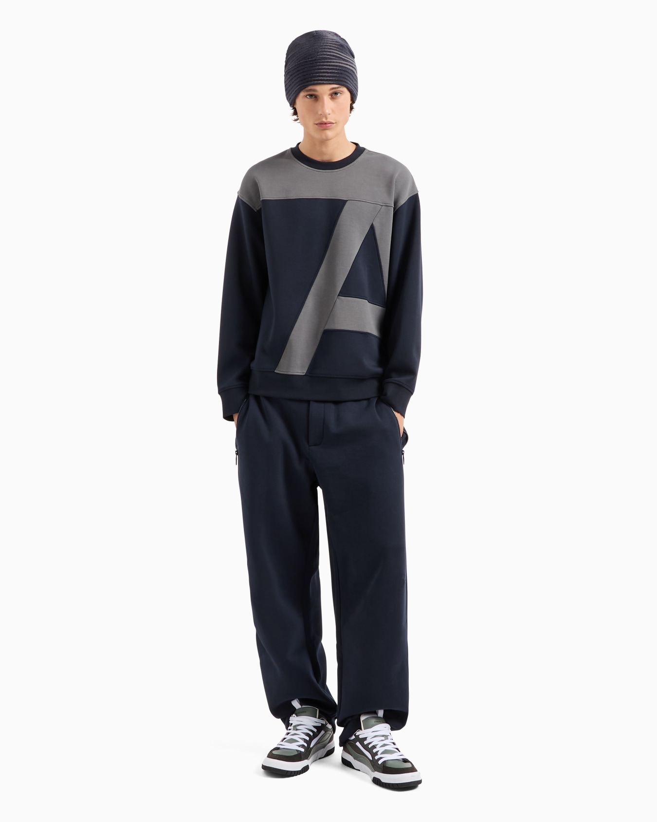  organic cotton crewneck sweatshirt with maxi logo and A-line Slide 4
