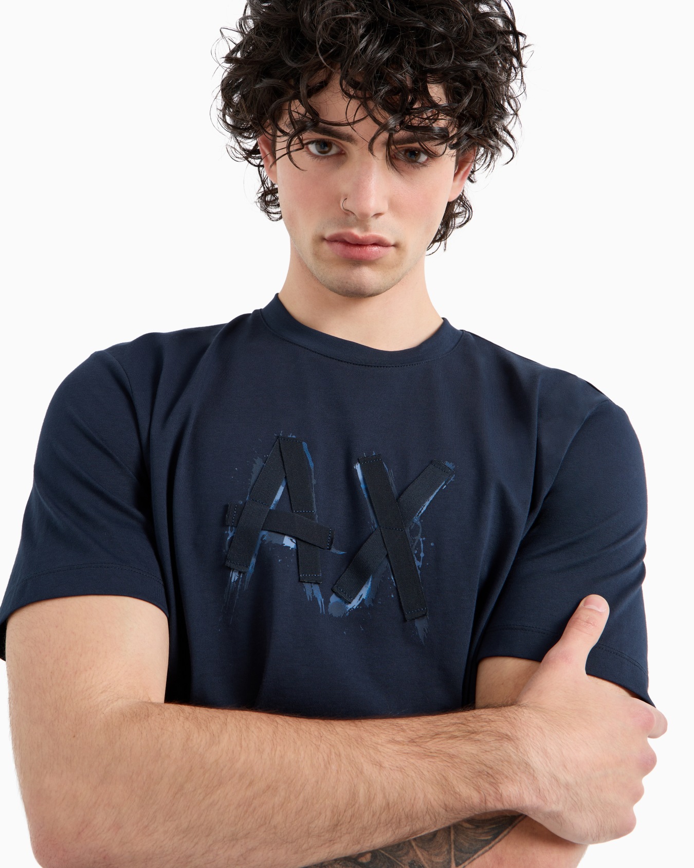 Camiseta regular fit con logo efecto pincelada en algodón ASV Diapositiva 4