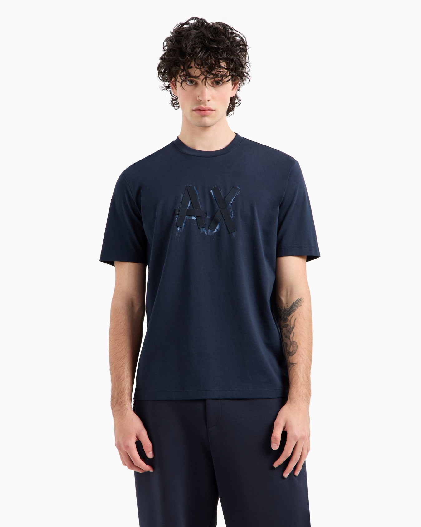 Camiseta regular fit con logo efecto pincelada en algodón ASV Diapositiva 1