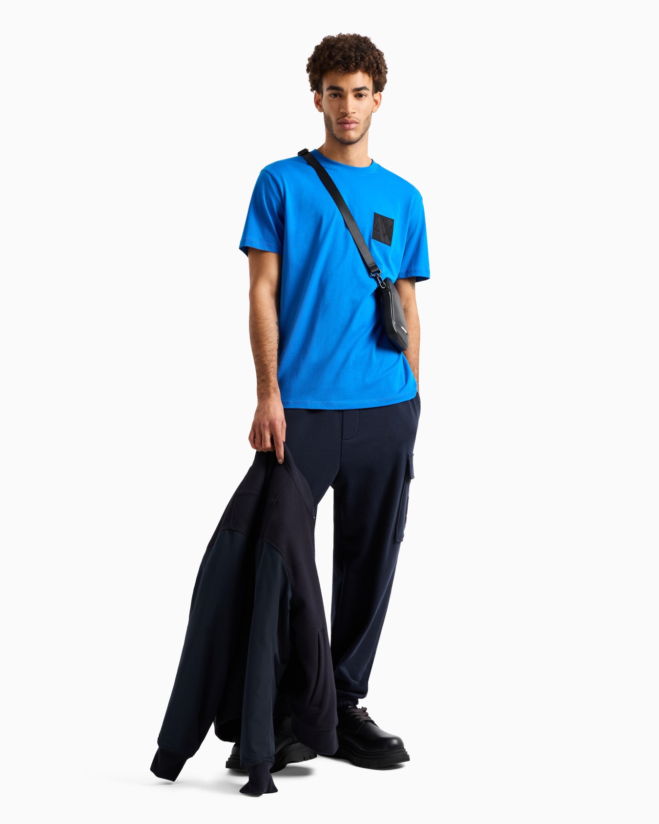 T-shirt regular fit con applicazione logo Slide 3