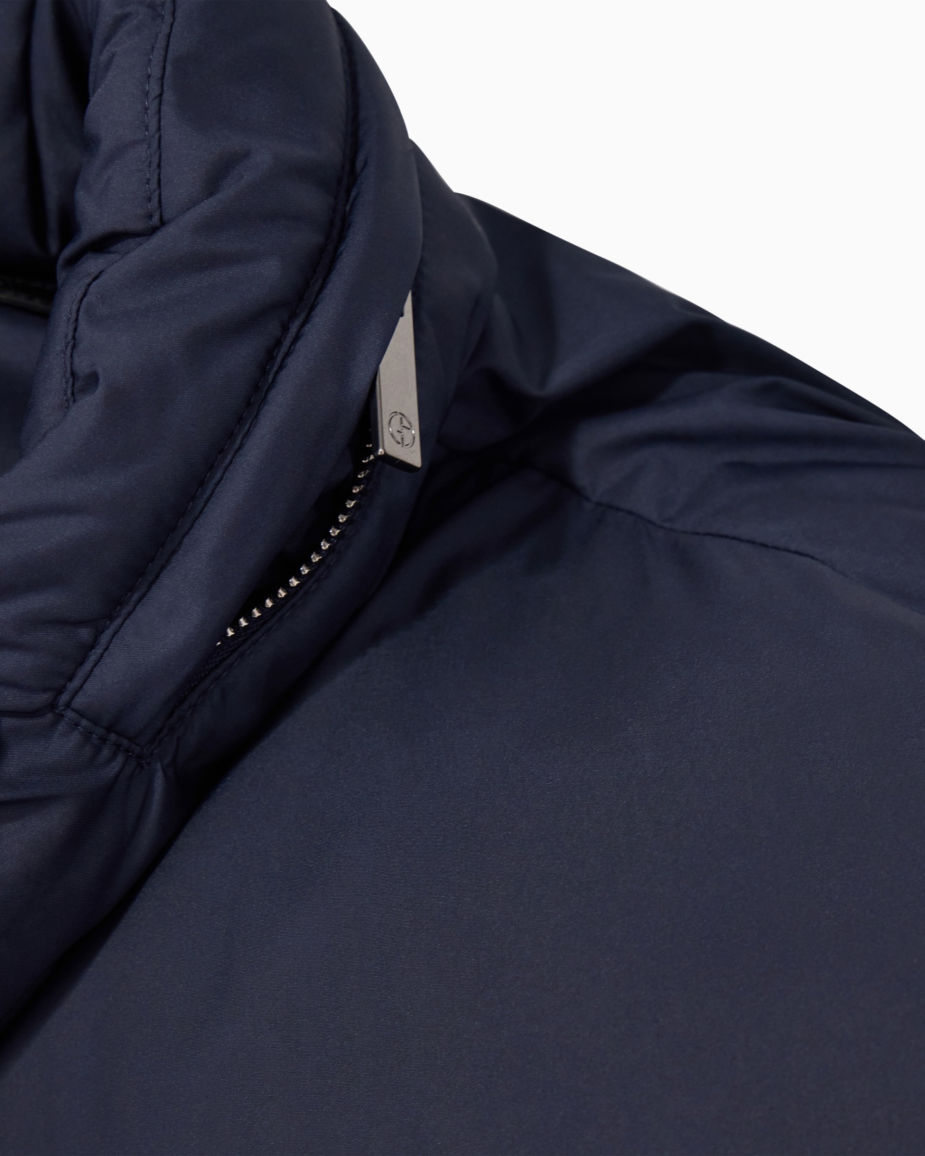 Mit nachhaltigen Gänsedaunen wattierte Bomberjacke Folie 4