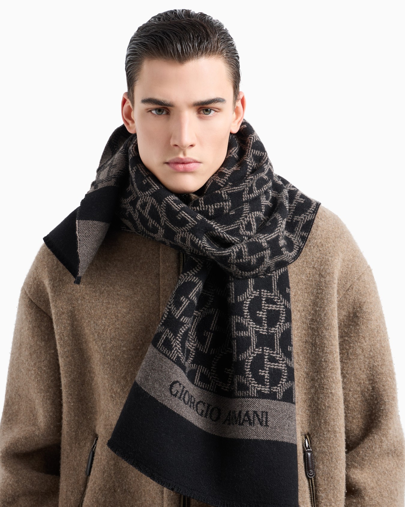 Wool scarf with jacquard monogram Slide 2
