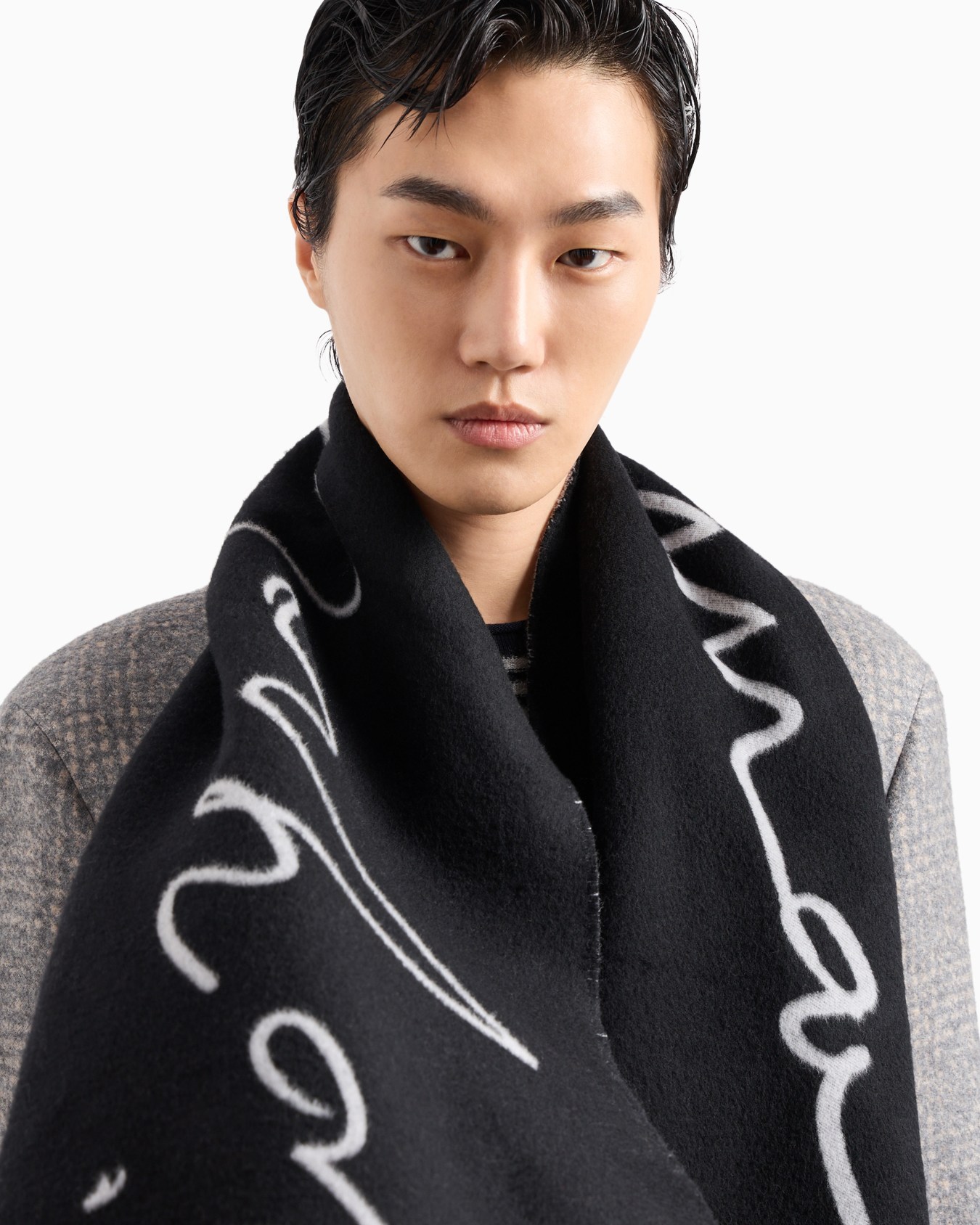 Two-tone wool and silk scarf with signature logo Slide 2