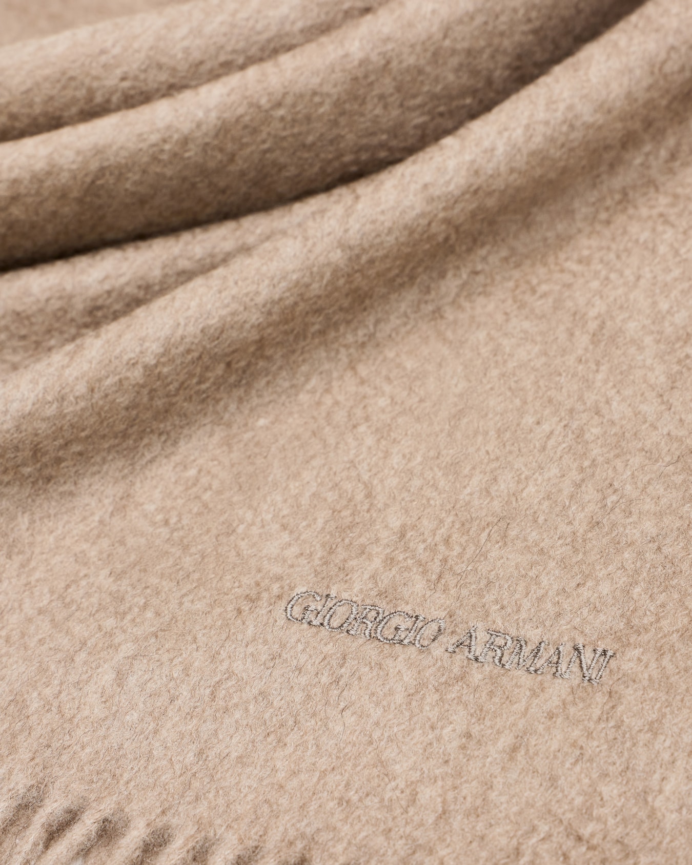 Cashmere stole with fringing Slide 1