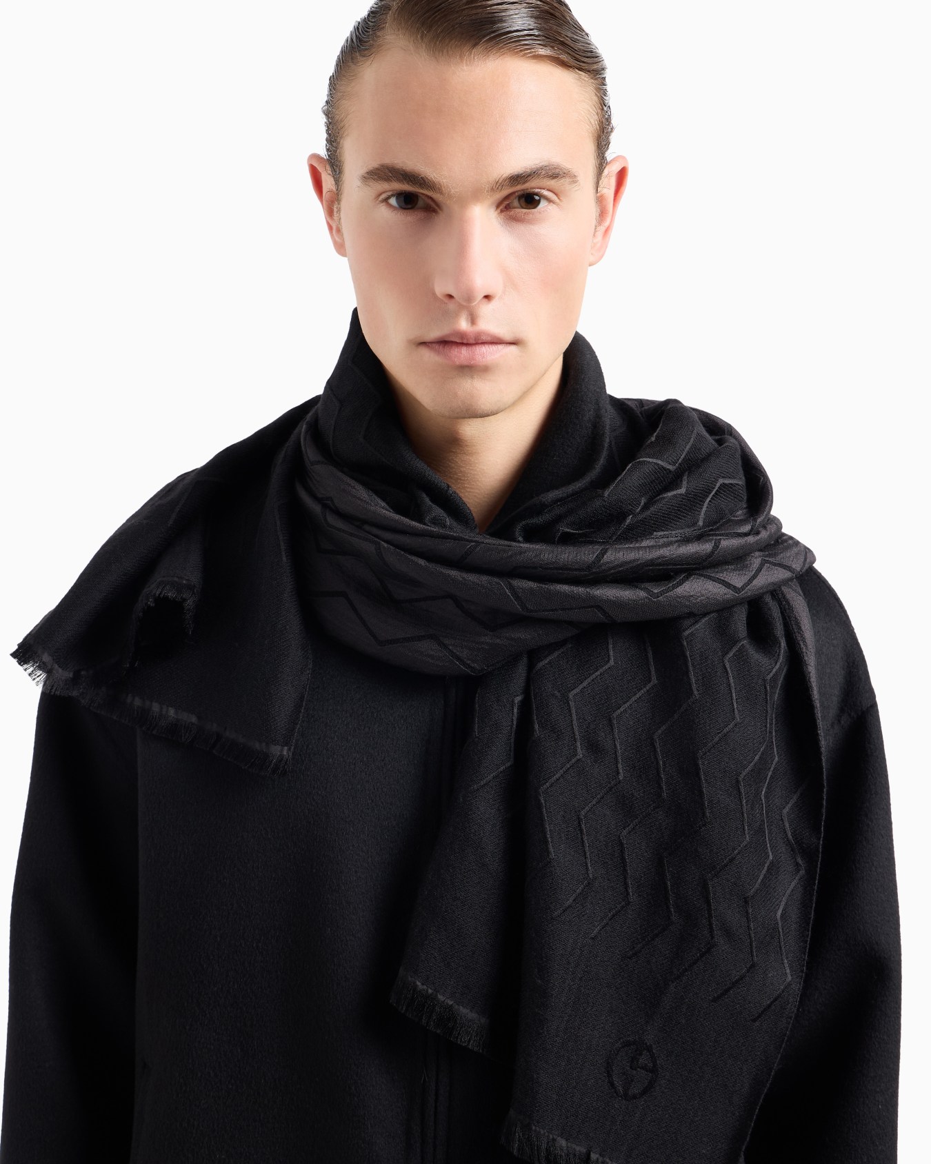 Jacquard virgin wool and silk stole Slide 2