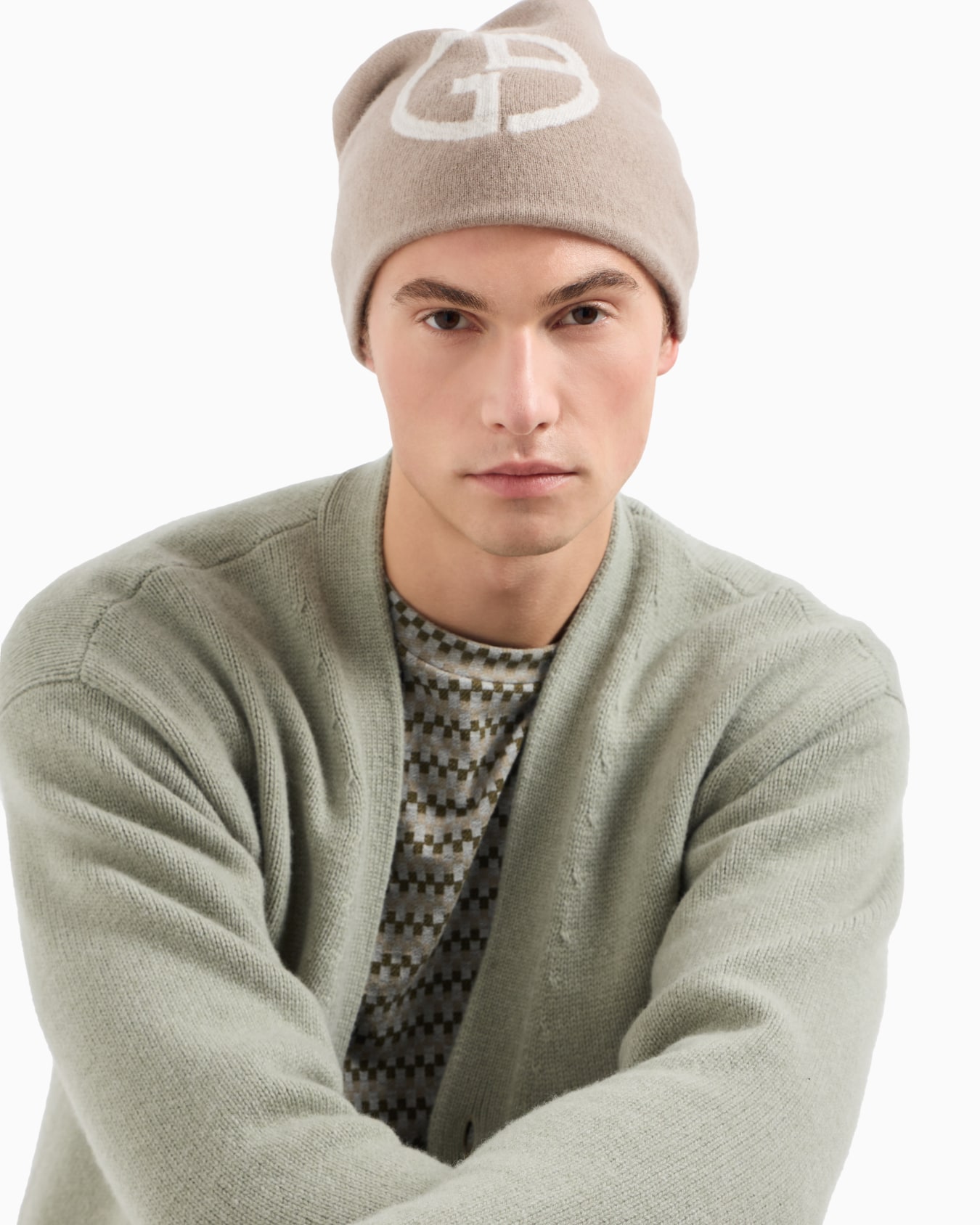 Beanie in cashmere con logo jacquard Slide 2