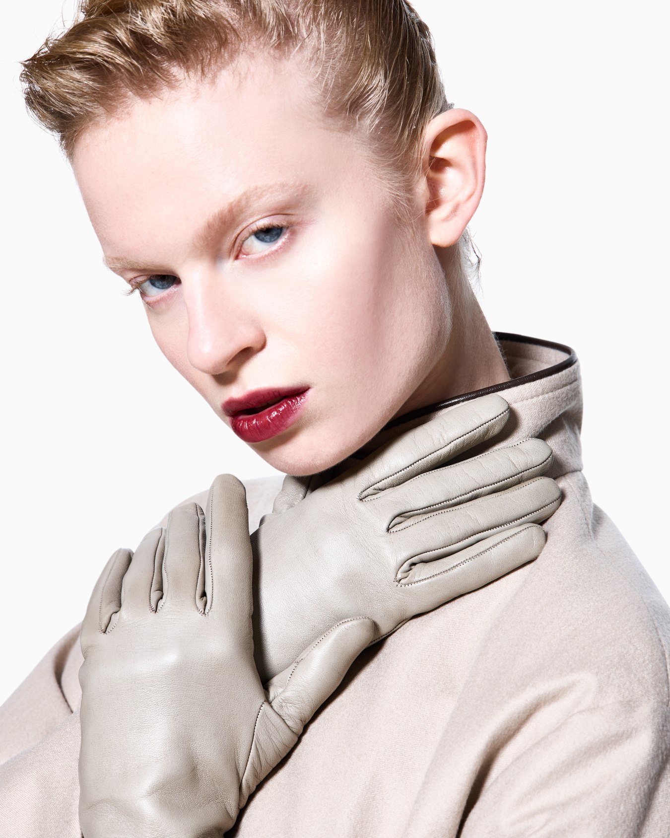 グローブ ナッパレザー製  スライドする 2