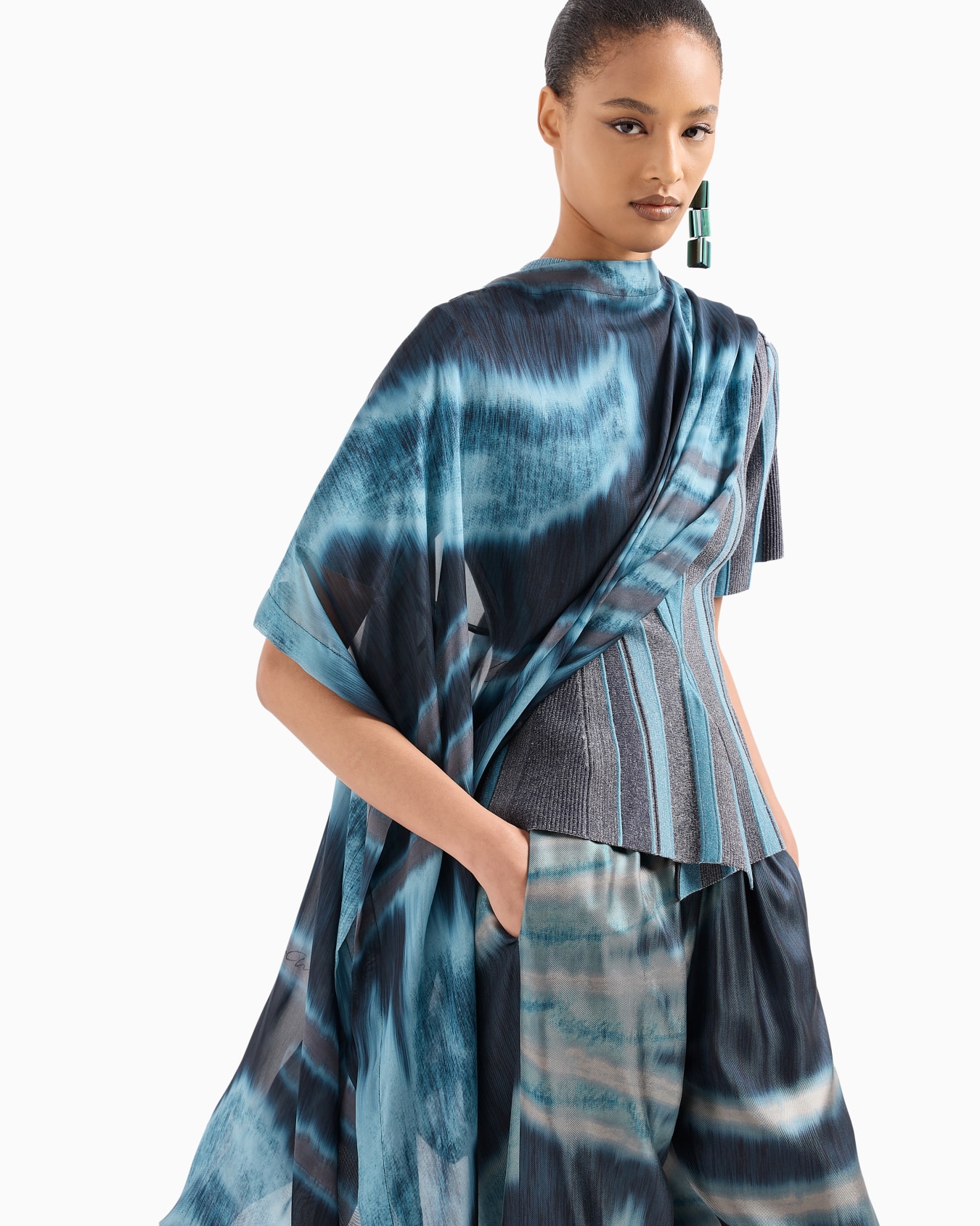 Gradient silk cape Slide 1
