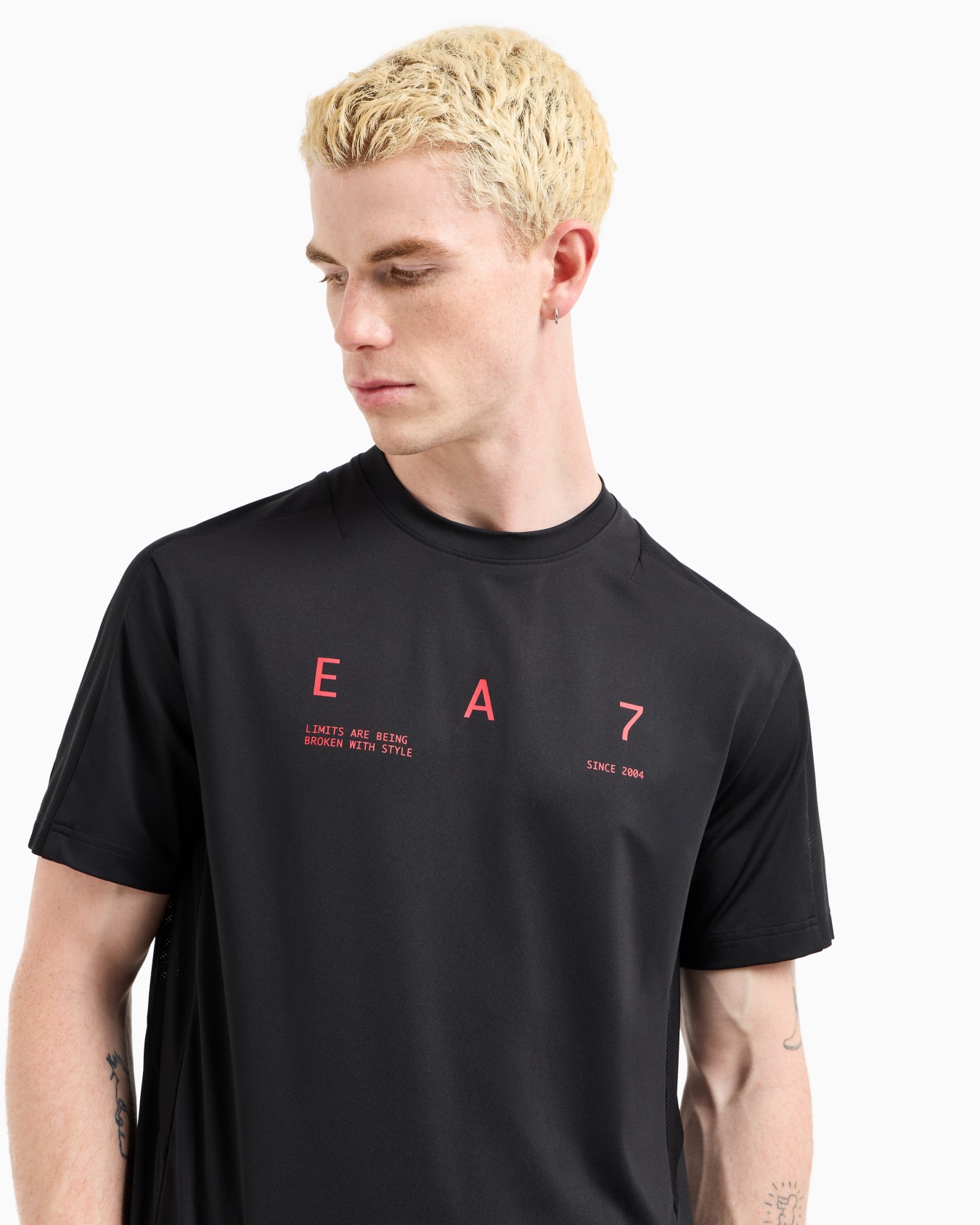 Graphic Series stretch technical fabric crew-neck T-shirt Slide 4