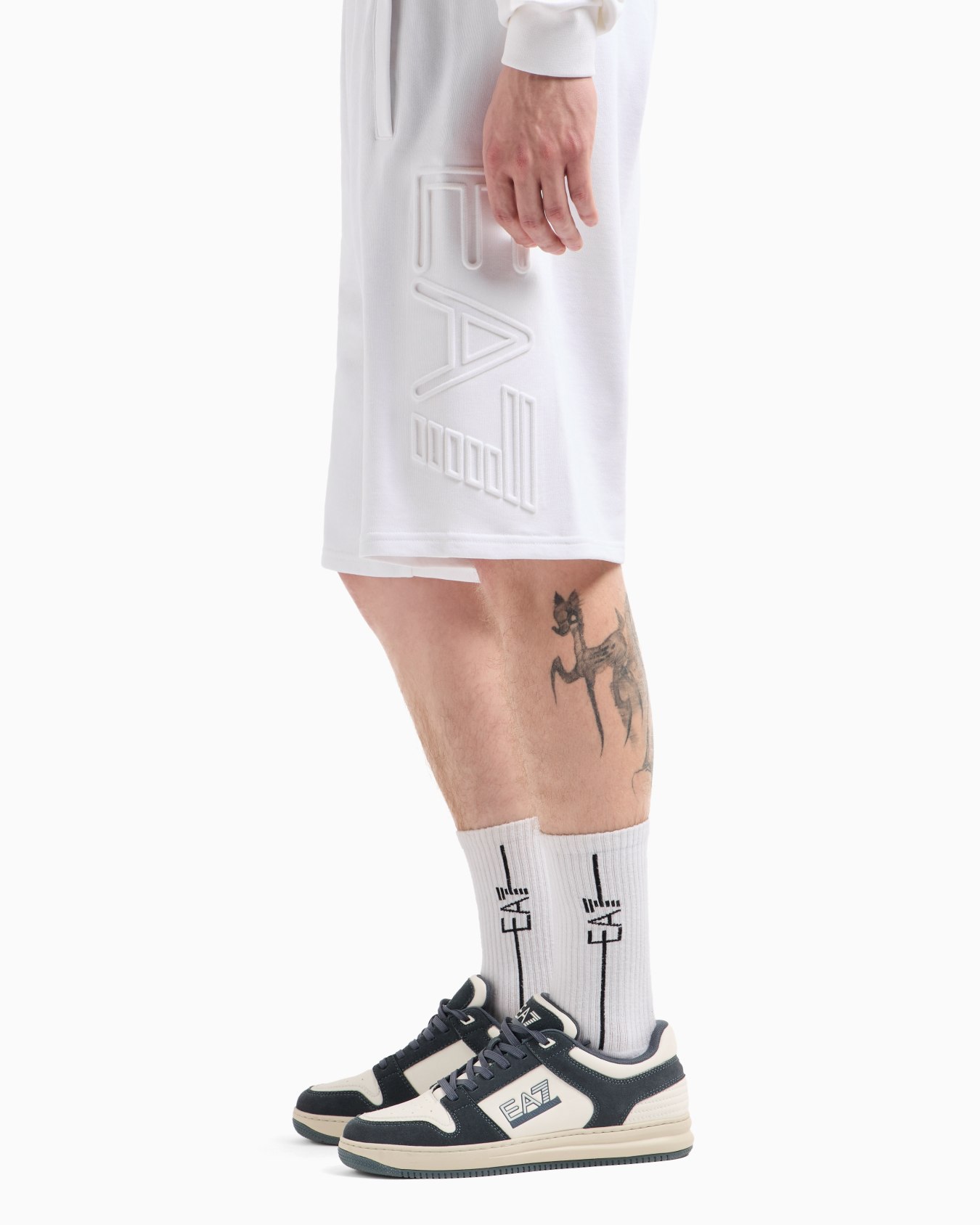 Logo Series organic-cotton Bermuda shorts Slide 4