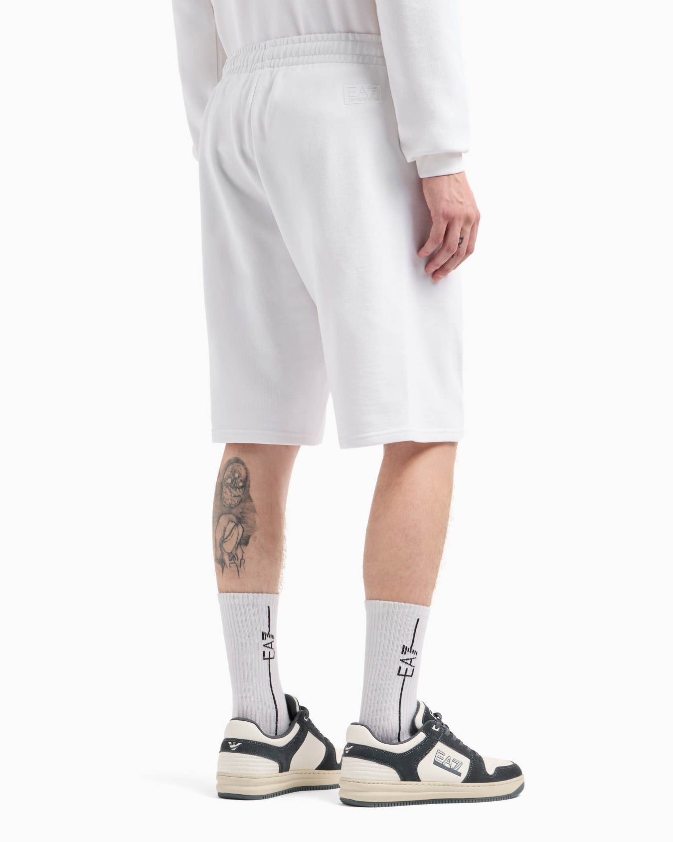 Logo Series organic-cotton Bermuda shorts Slide 2