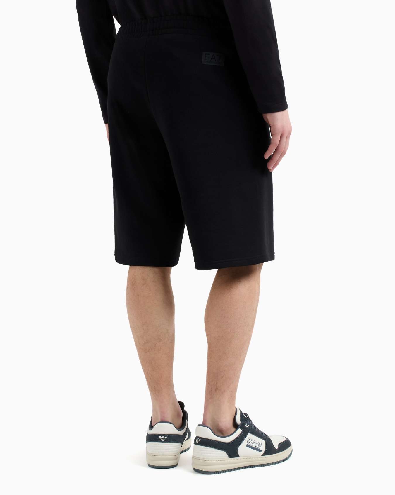 Logo Series organic-cotton Bermuda shorts Slide 2