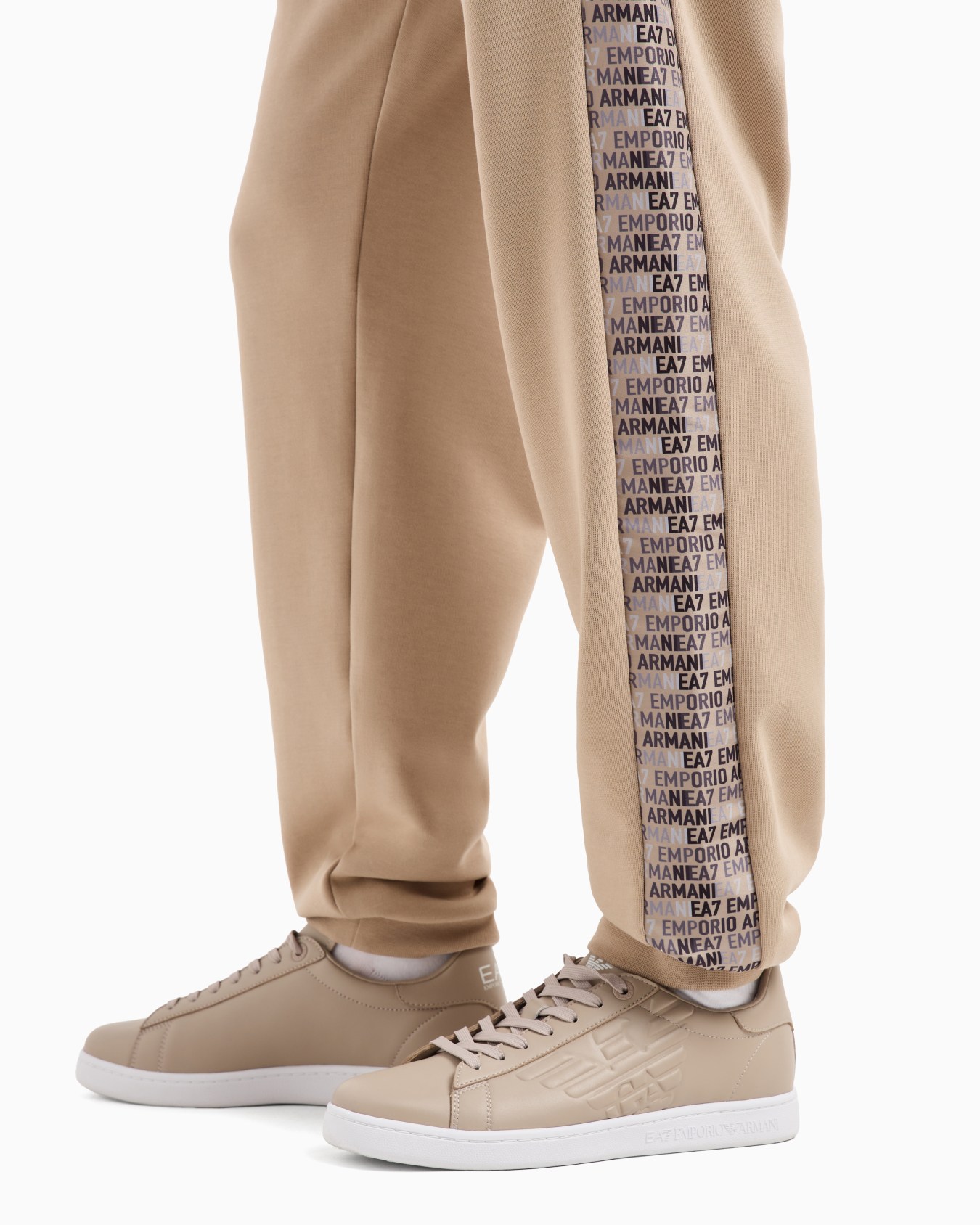 Cotton-blend Logo Series joggers Slide 4