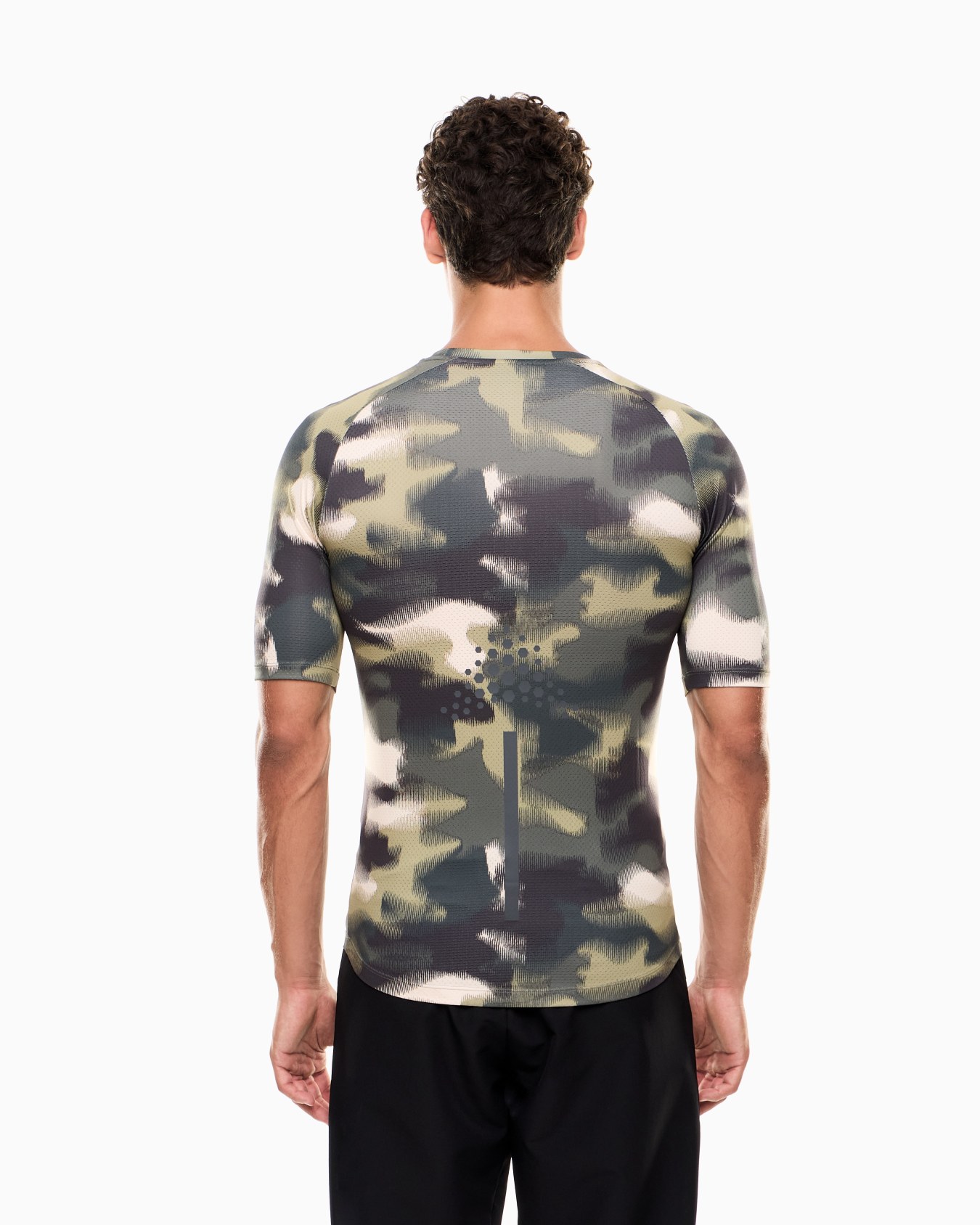 <オンライン限定>Urban Escape クルーネックTシャツ ストレッチテクニカルファブリック スライドする 2