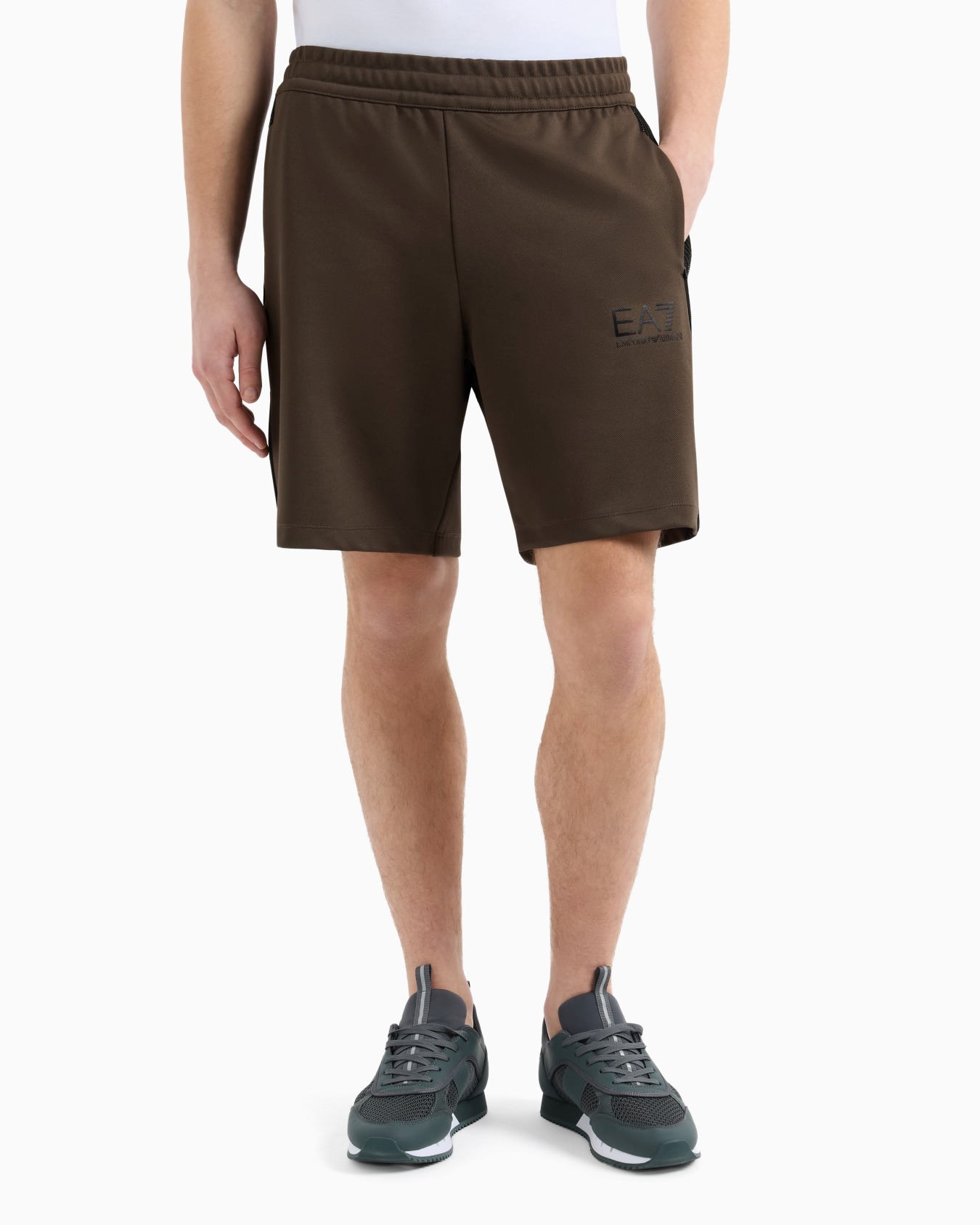 Gold Label stretch technical twill shorts Slide 3