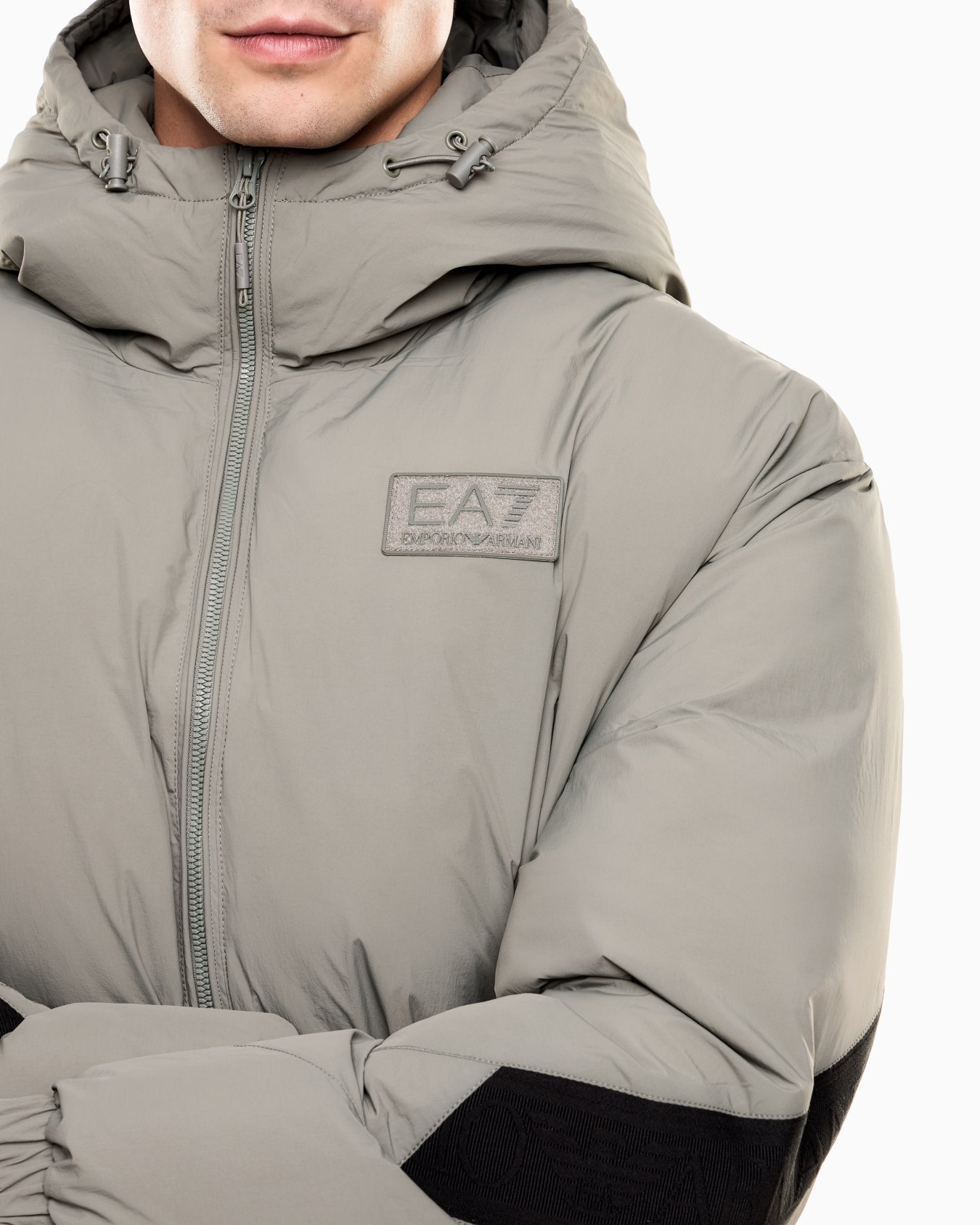 Technical fabric padded jacket with hood Slide 4