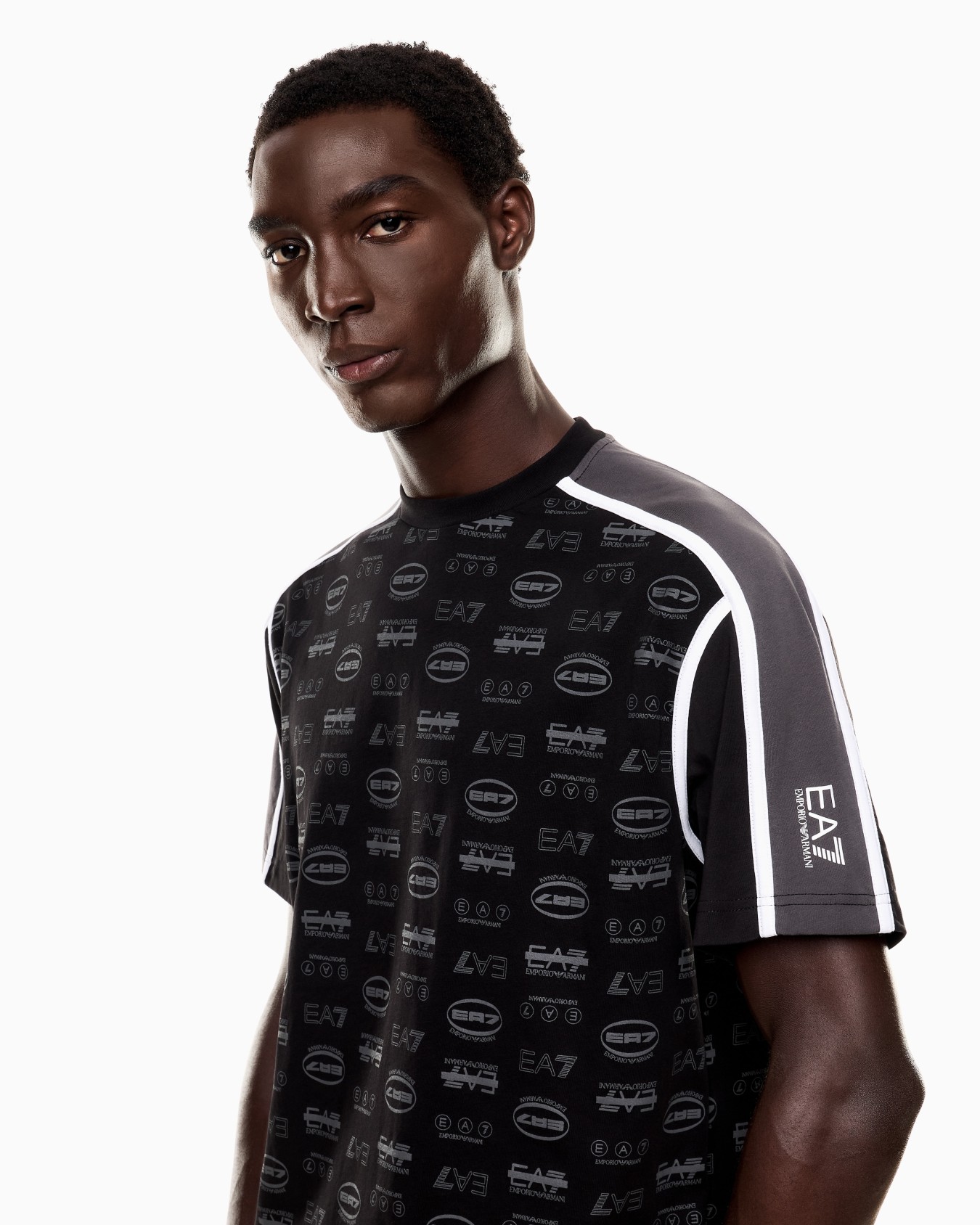 <オンライン限定>Logo Series クルーネックTシャツ コットン オールオーバーモノグラムモチーフ スライドする 4