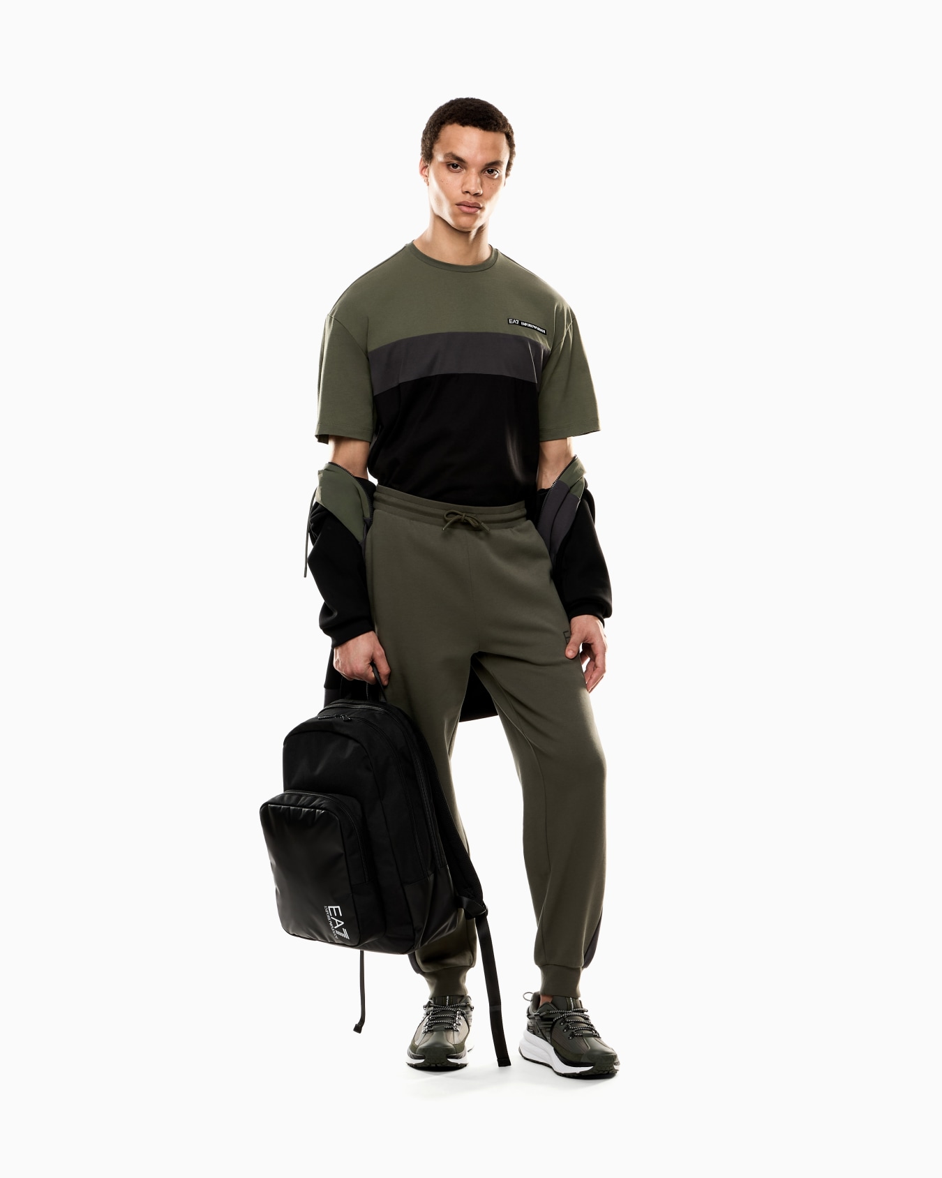 <オンライン限定>Athletic Colour Block クルーネックTシャツ コットン混紡 スライドする 1