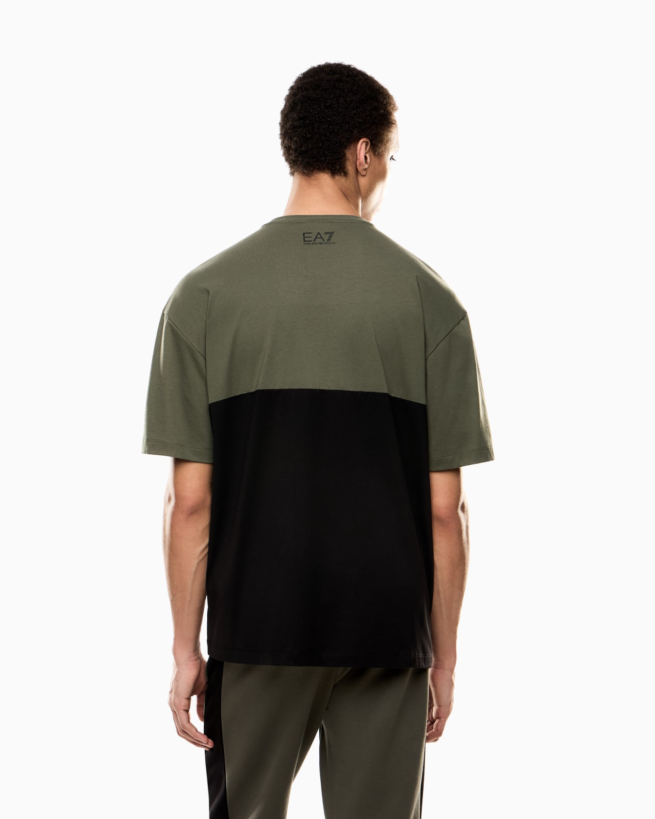 <オンライン限定>Athletic Colour Block クルーネックTシャツ コットン混紡 スライドする 2