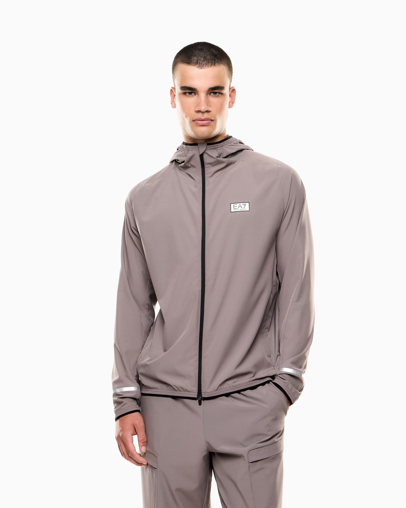 ウィンドブレーカー スライドする 2