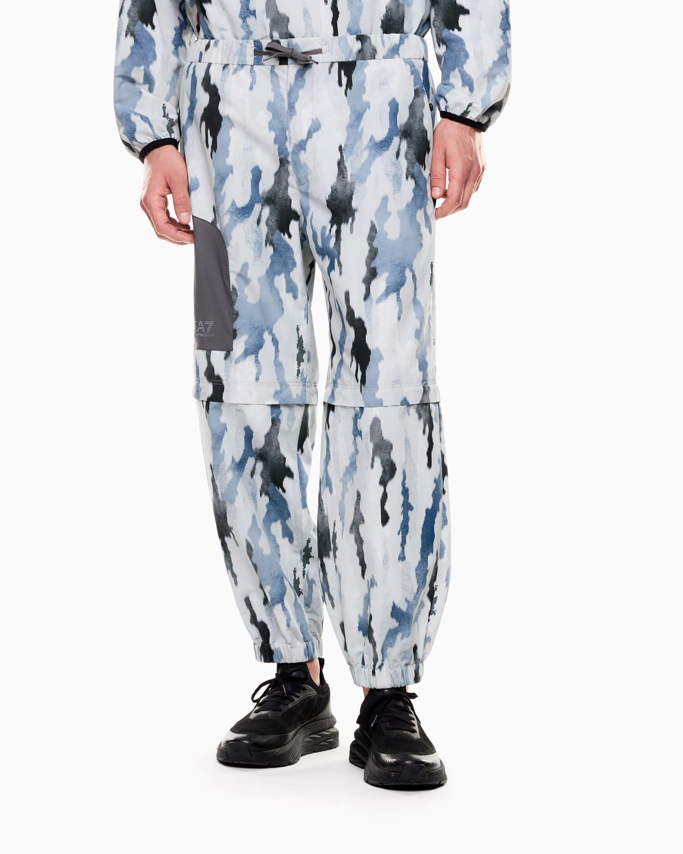 高機能パンツ スライドする 3