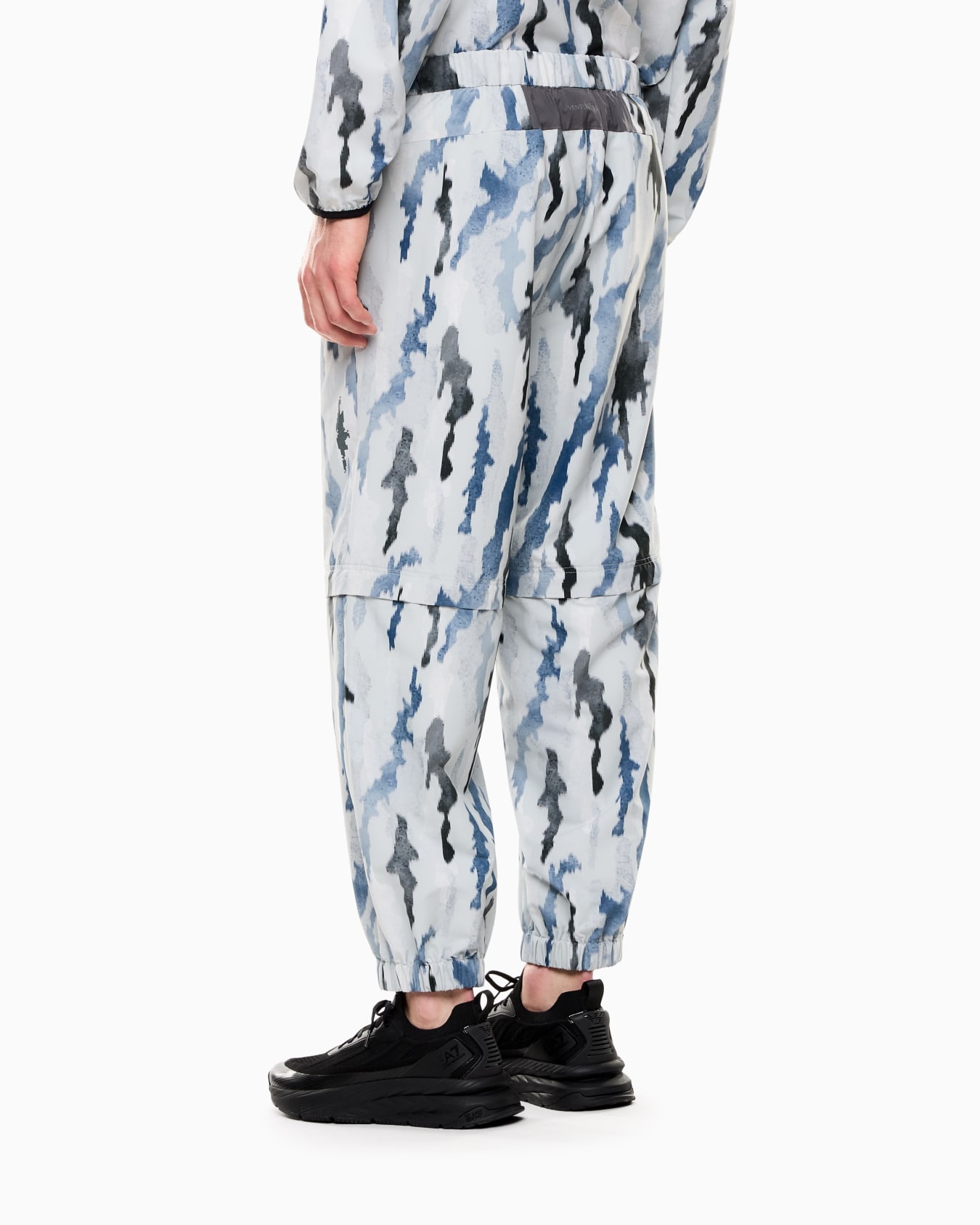 高機能パンツ スライドする 2