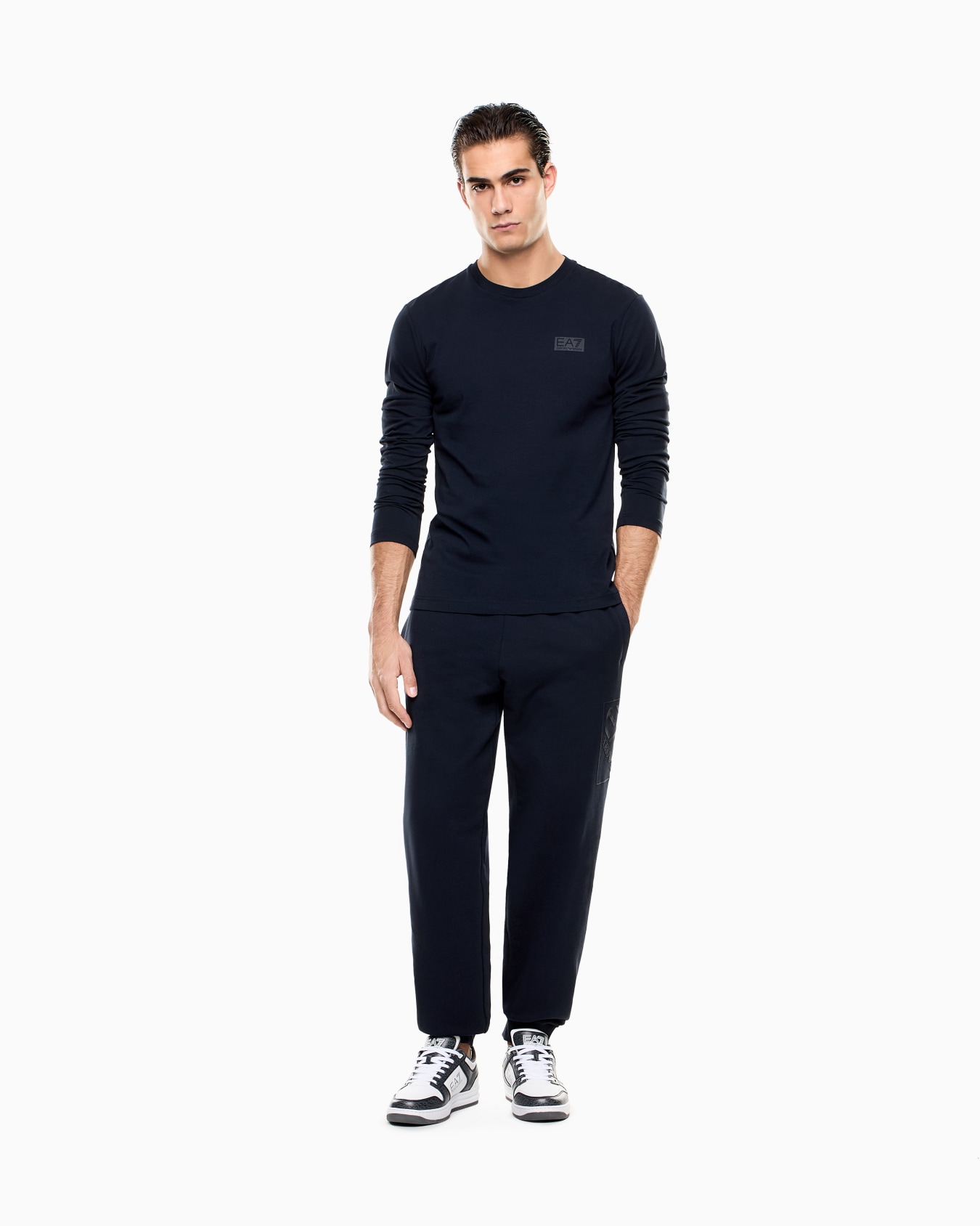 Long Sleeves T-Shirts Slide 1