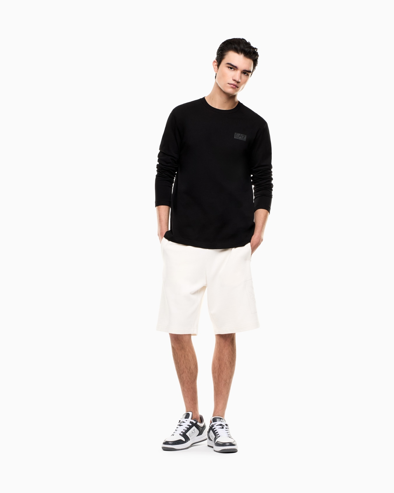 Long Sleeves T-Shirts Slide 1