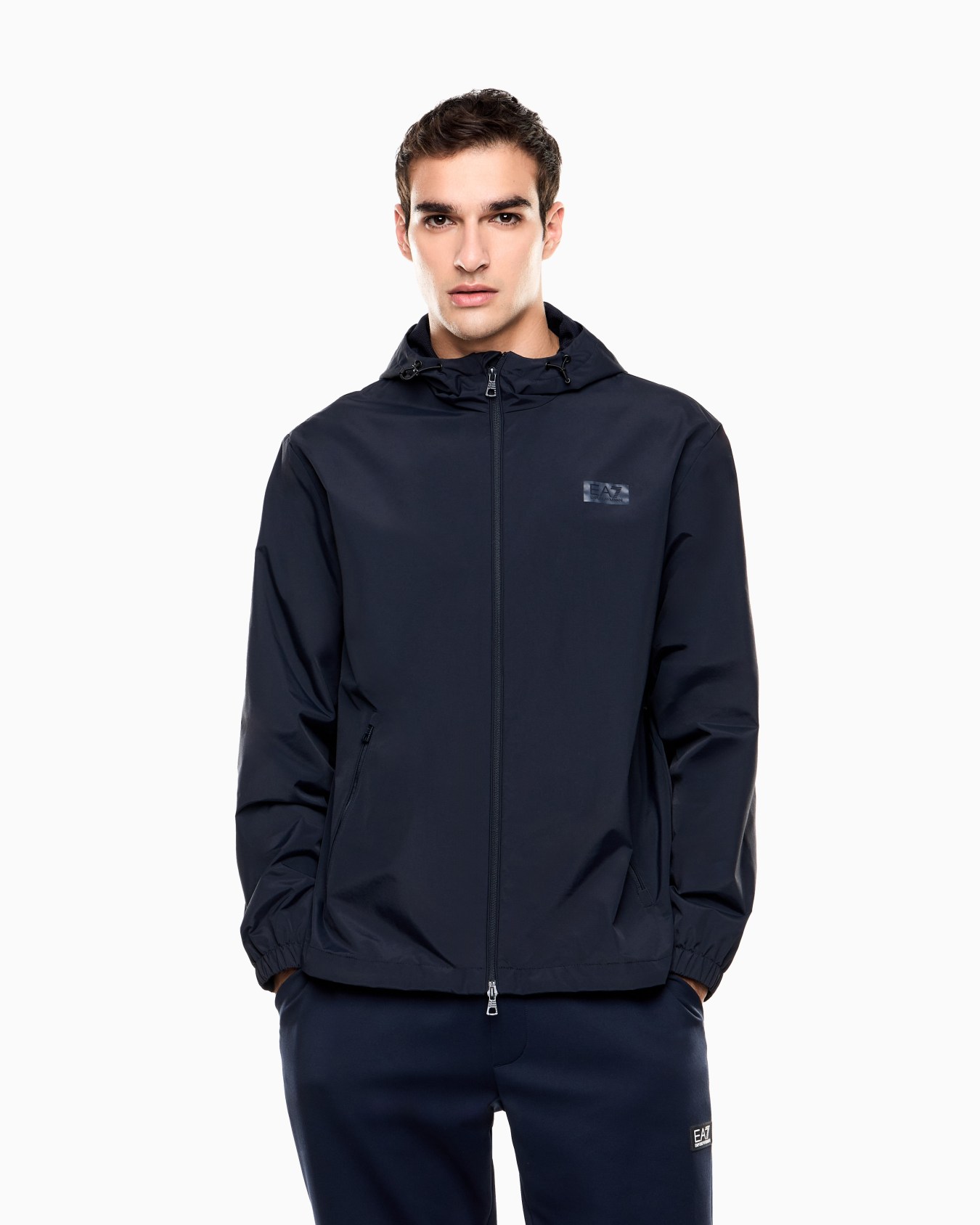 Chaqueta con capucha en nailon Logo Series Diapositiva 3