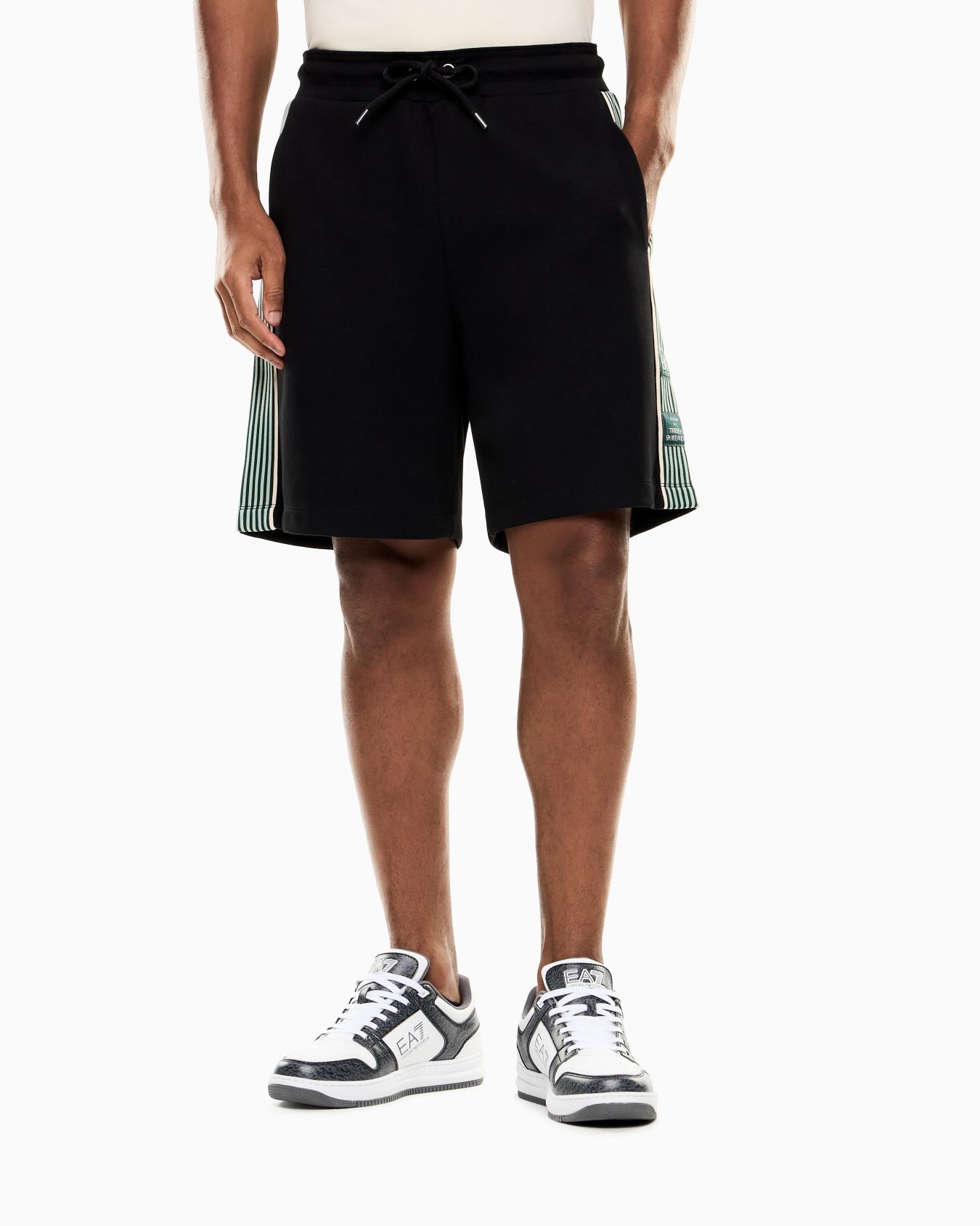 ショートパンツ スライドする 3