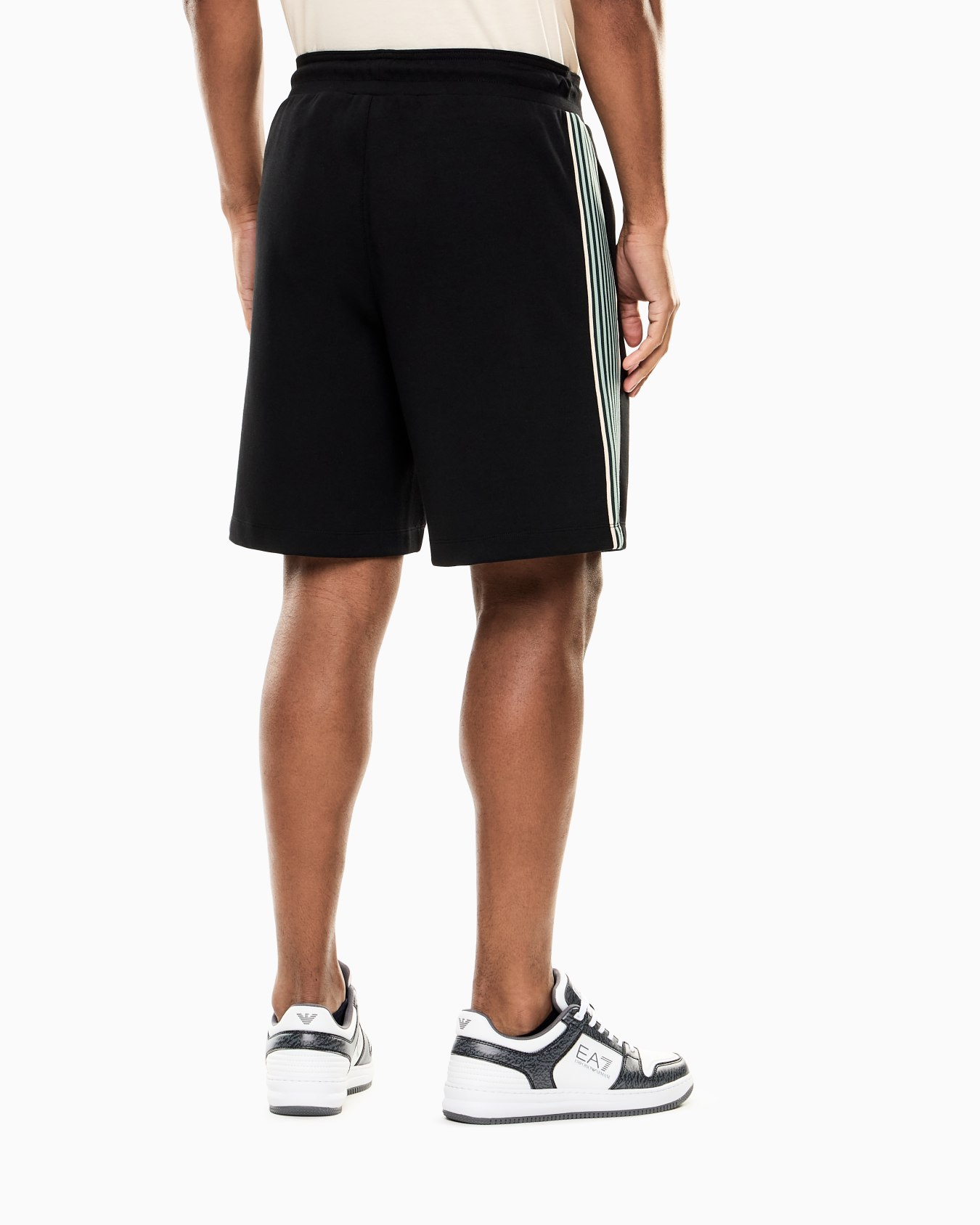 ショートパンツ スライドする 2