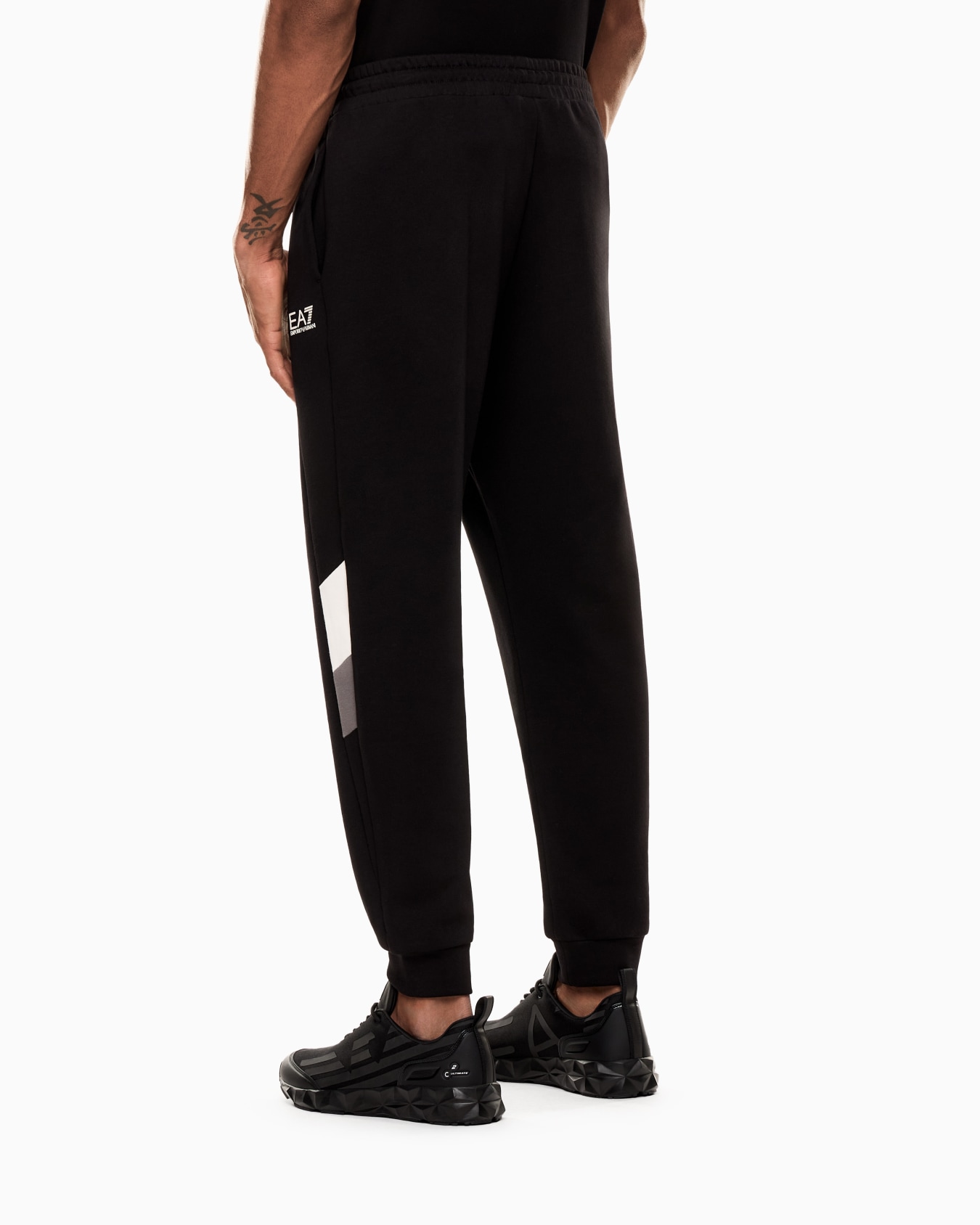 スウェットパンツ スライドする 2