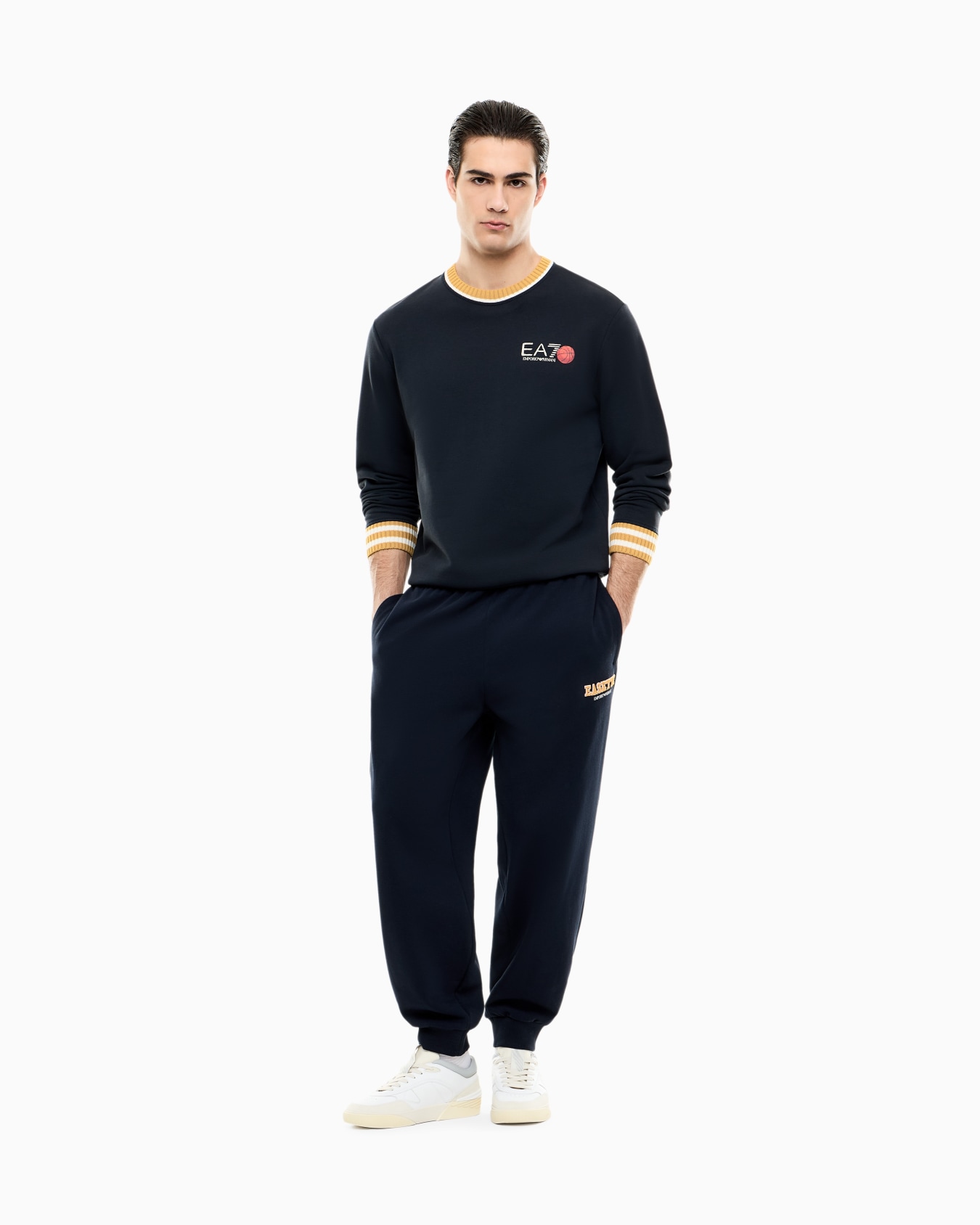 Sudadera Graphic Series de algodón con corte regular Diapositiva 1