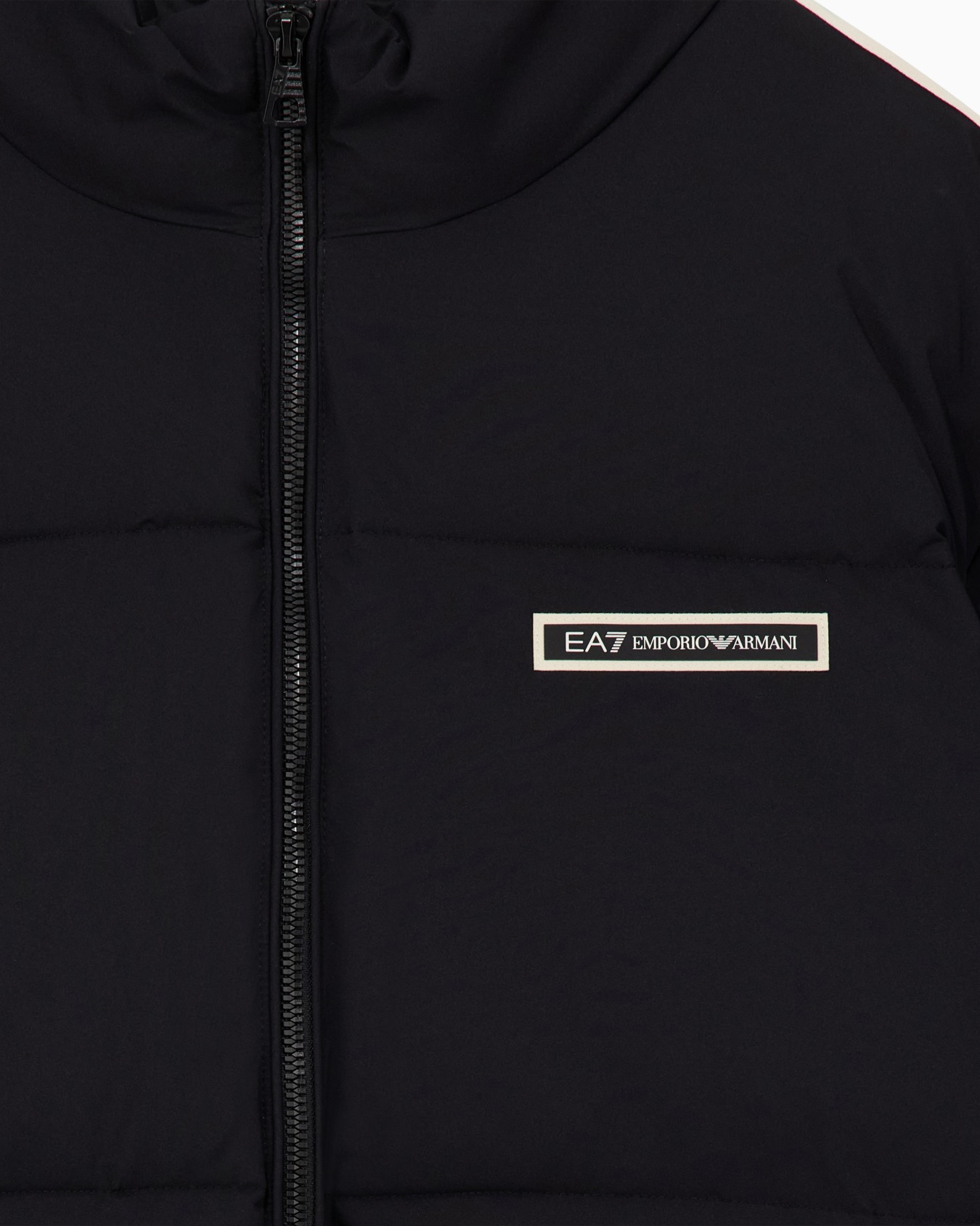 Chaqueta acolchada Logo Series en tejido técnico Diapositiva 4