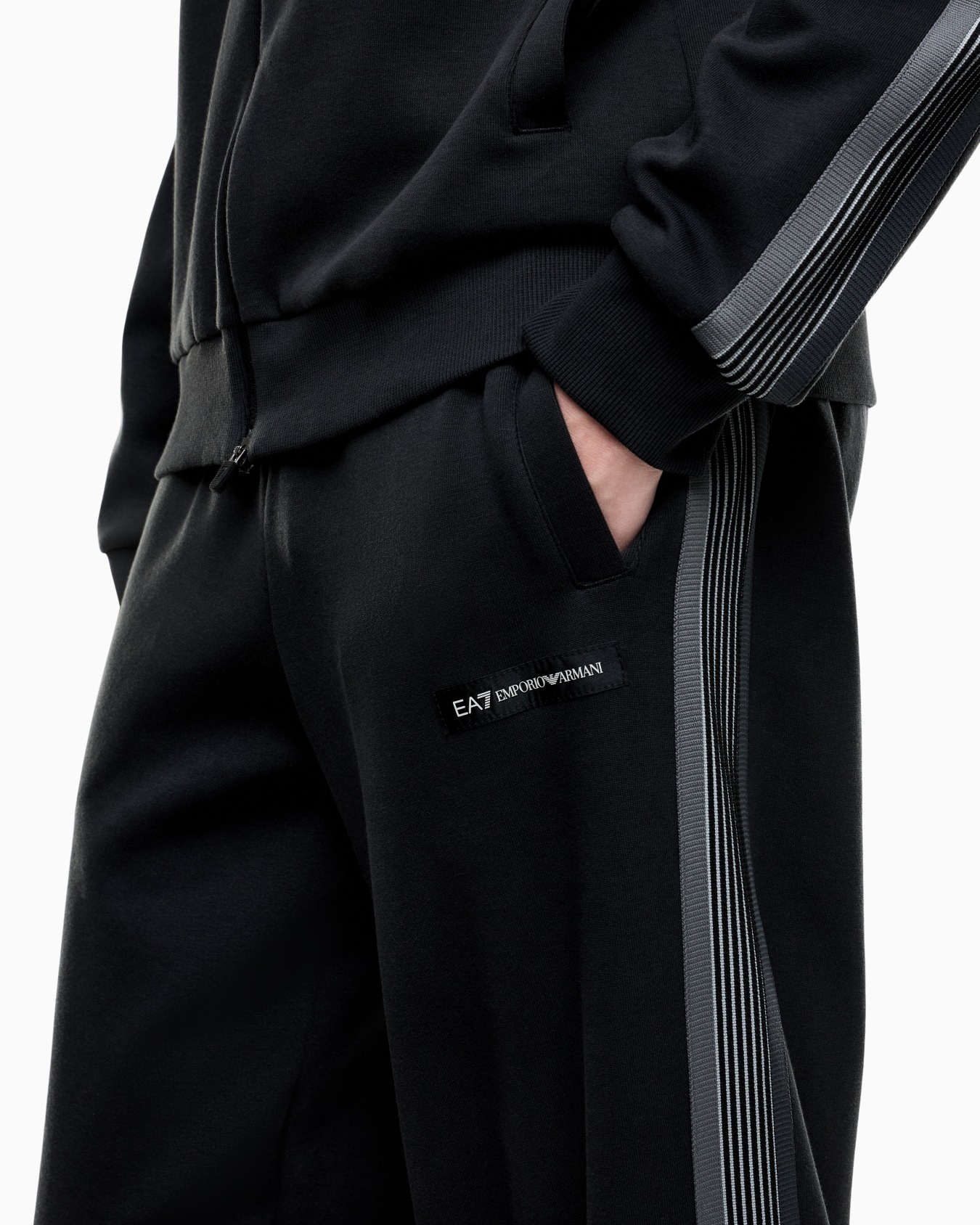 Tracksuit Logo Series in regular fit cotton jersey Slide 6